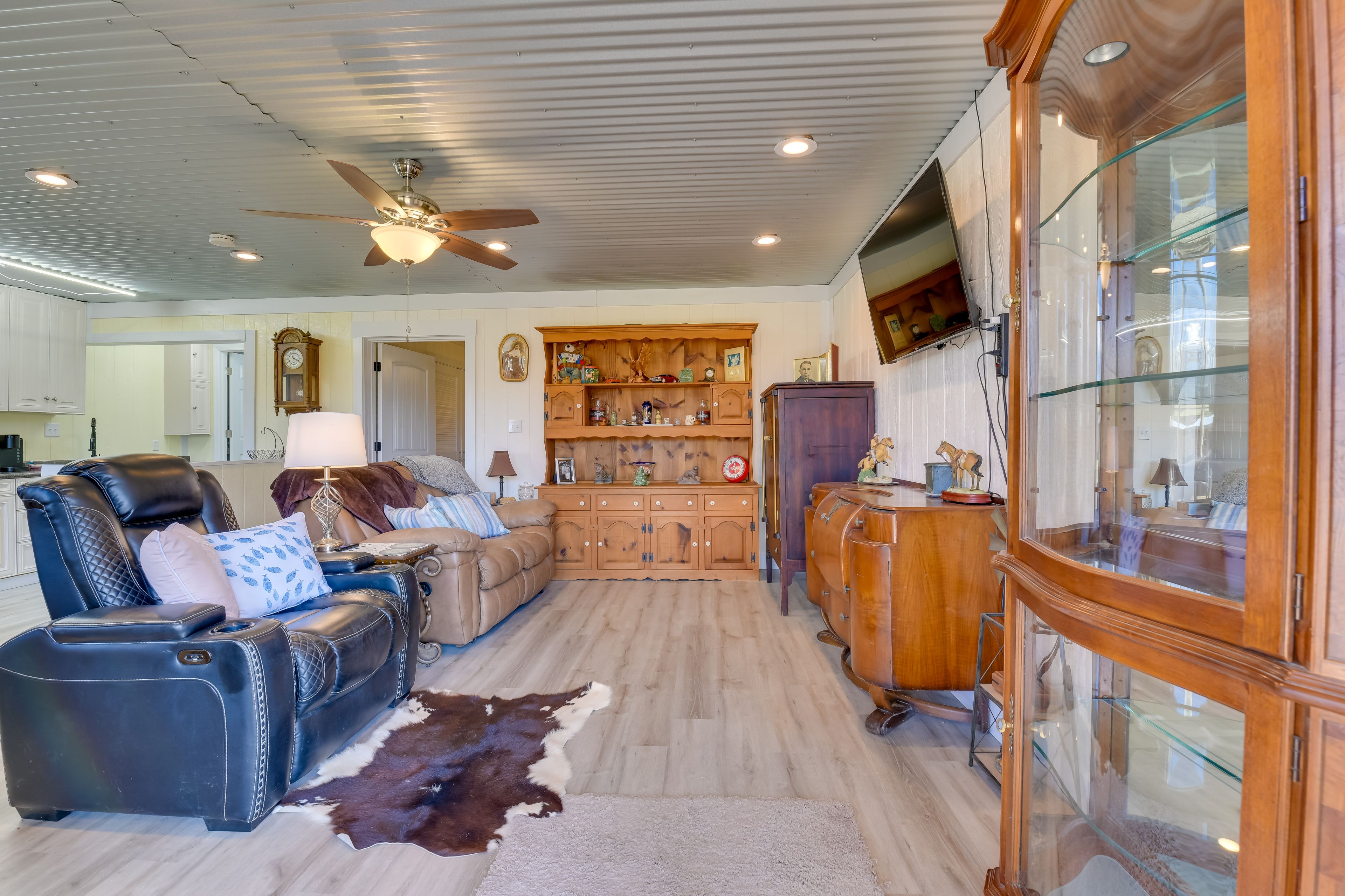 Living Room | Central Heating & A/C | Free WiFi