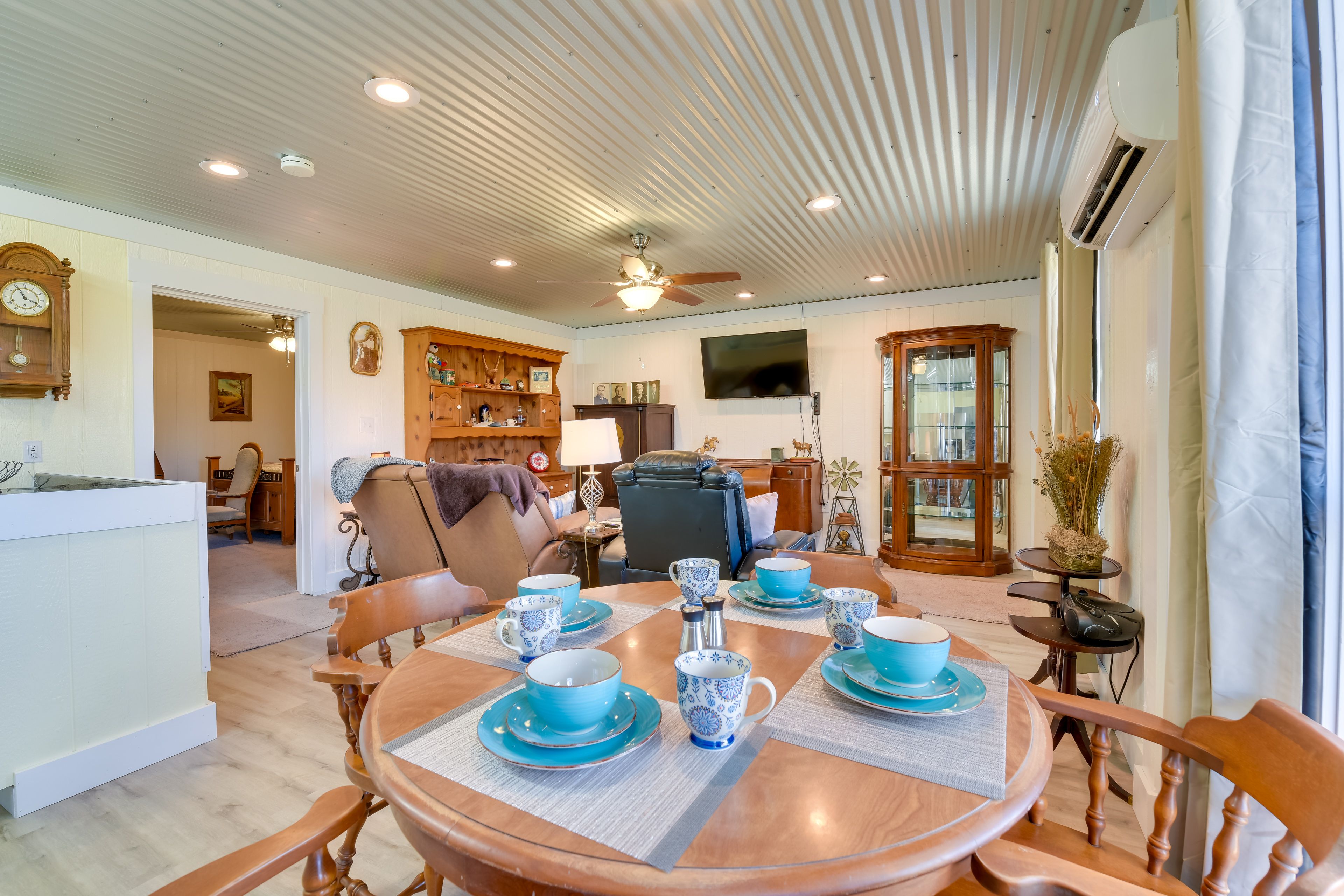 Dining Area | Dishware & Flatware