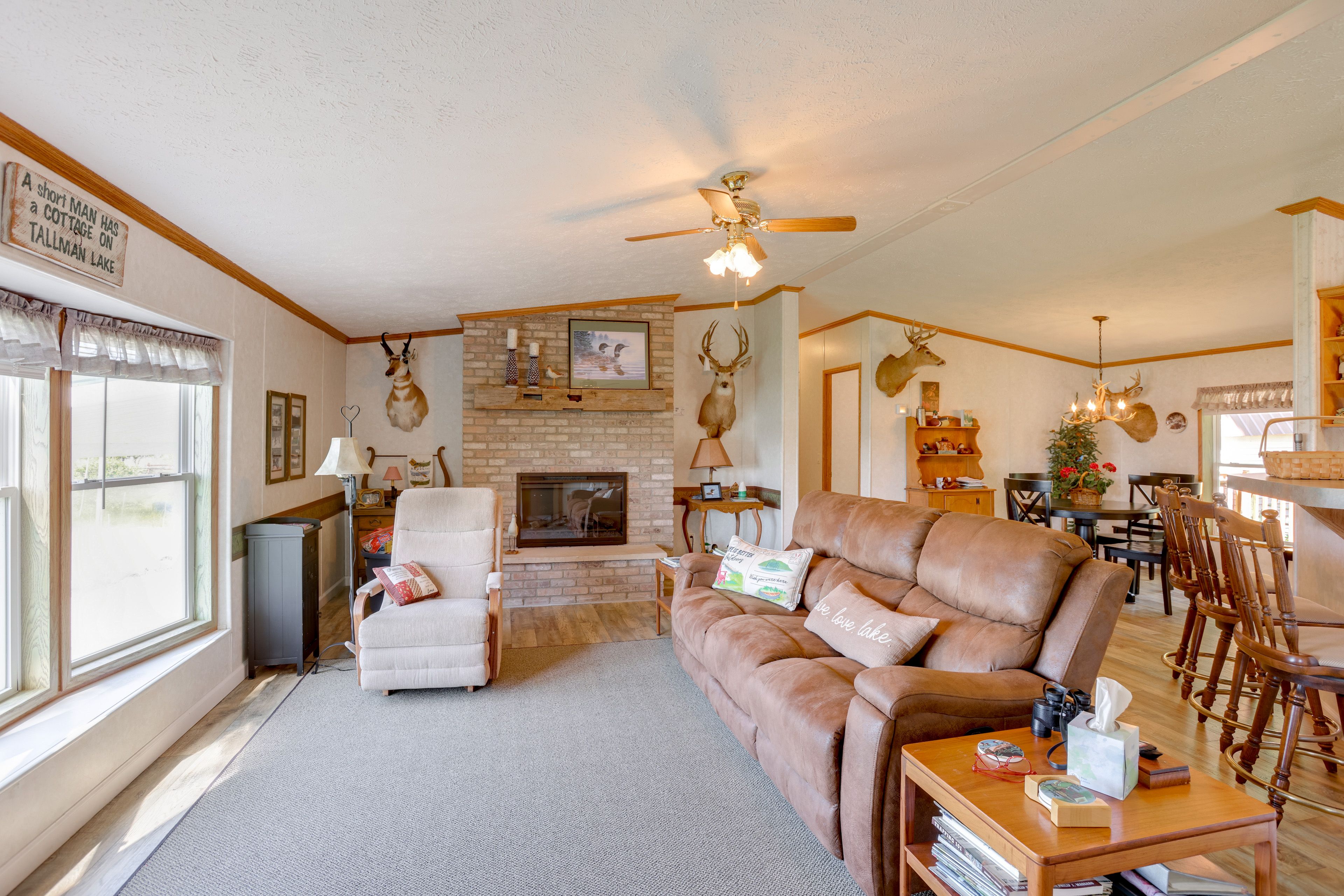 Living Room | Free WiFi | Fireplace | Central A/C | Smart TV