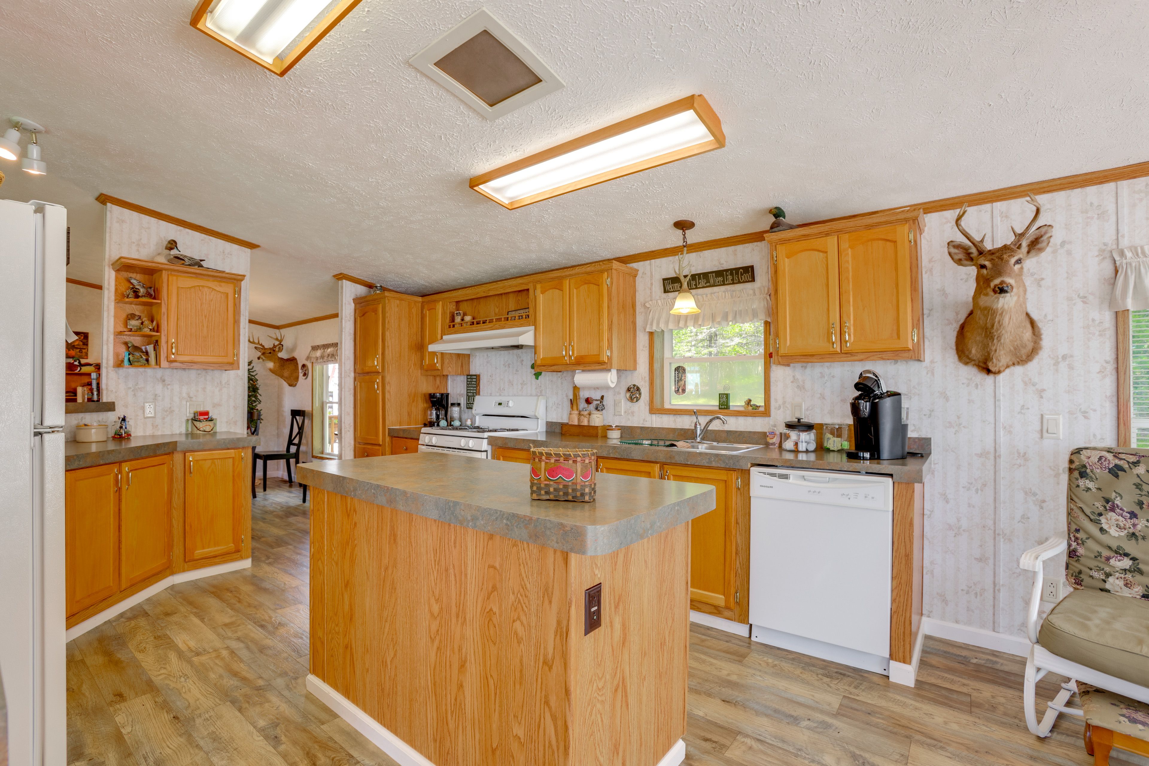 Kitchen | Dishwasher | Keurig & Drip Coffee Makers