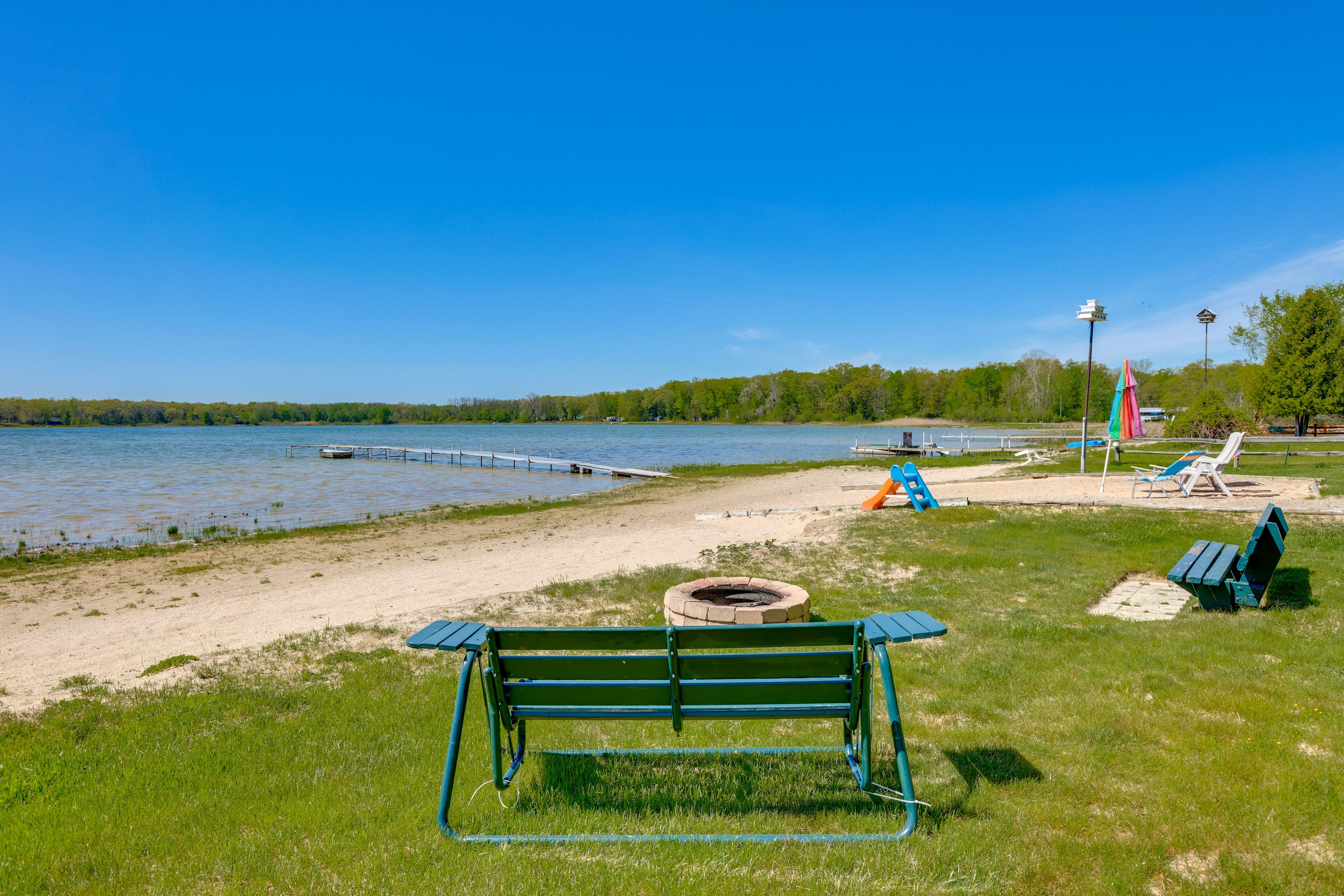 Beach & Lake Access | Fire Pit | Yard Games
