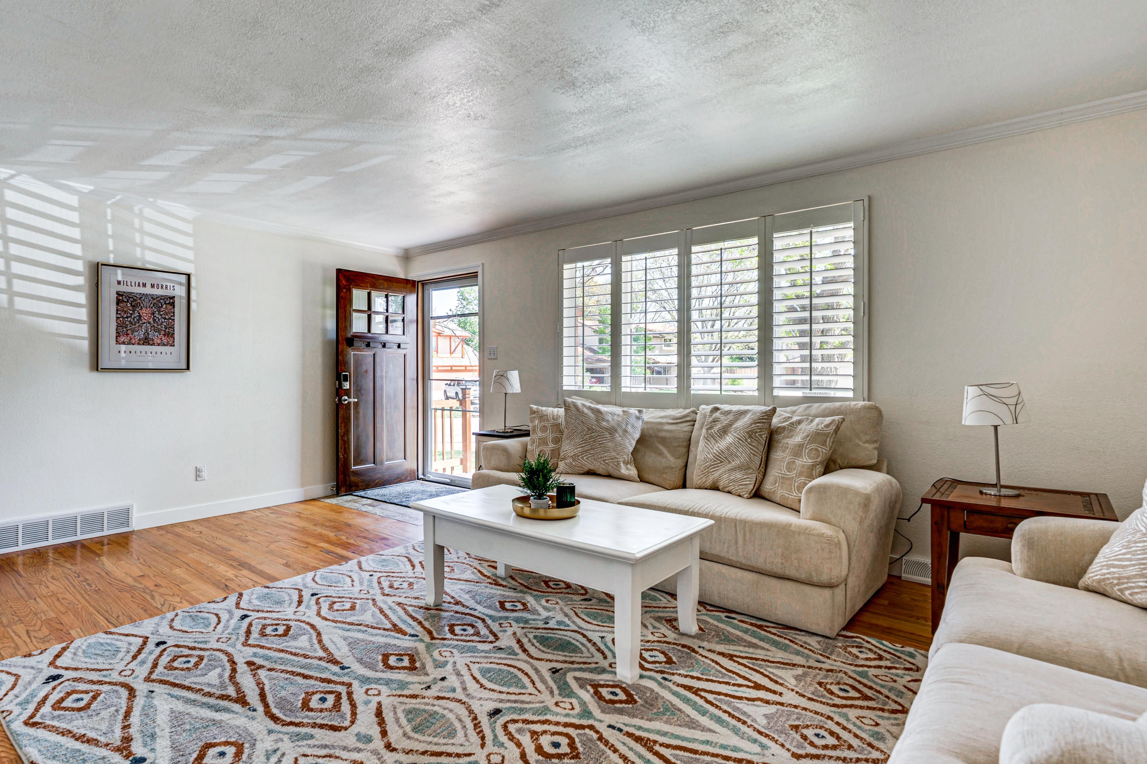 Living Room | Queen Sleeper Sofa