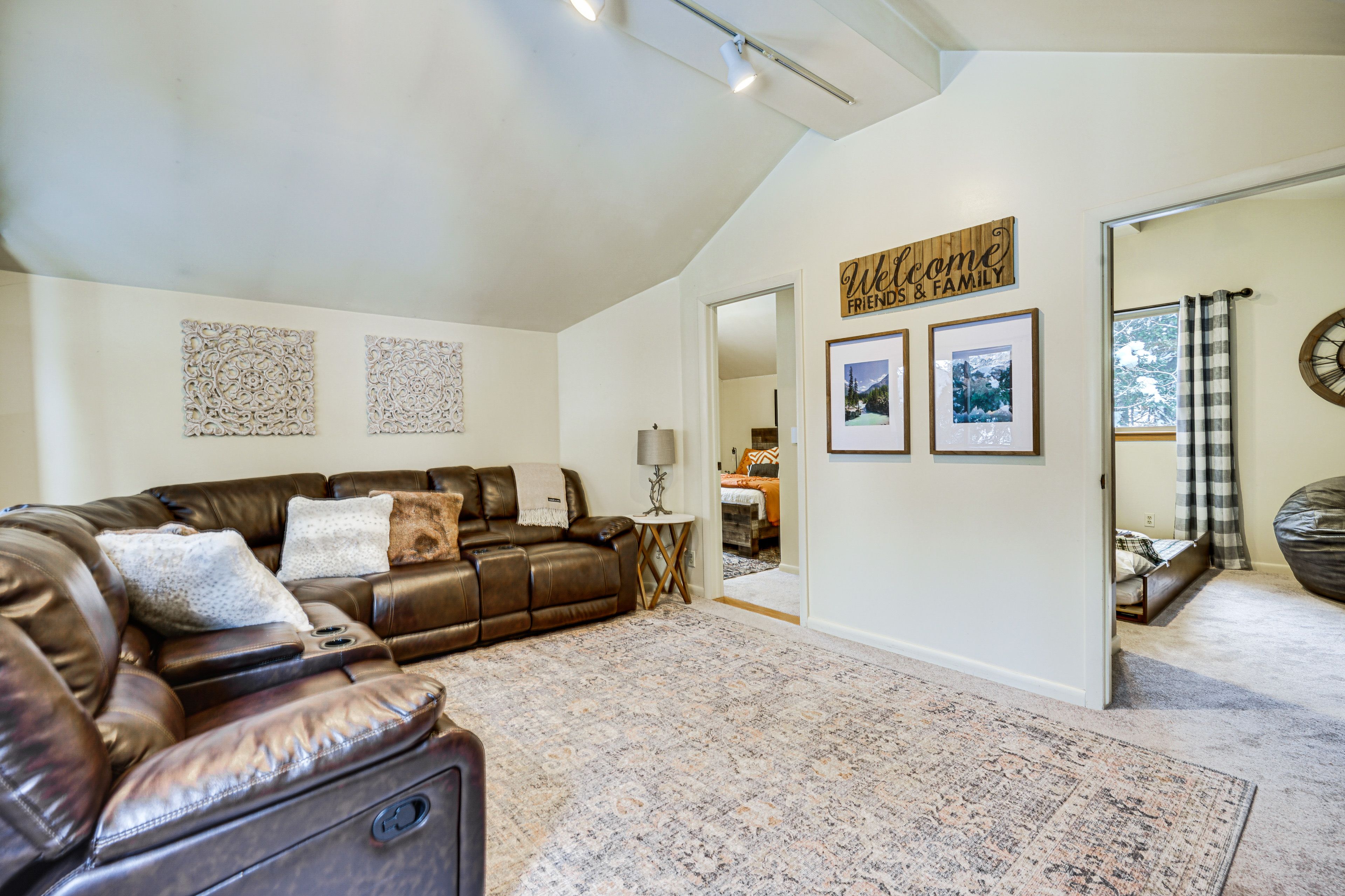 Living Area | Smart TV | 2nd Floor