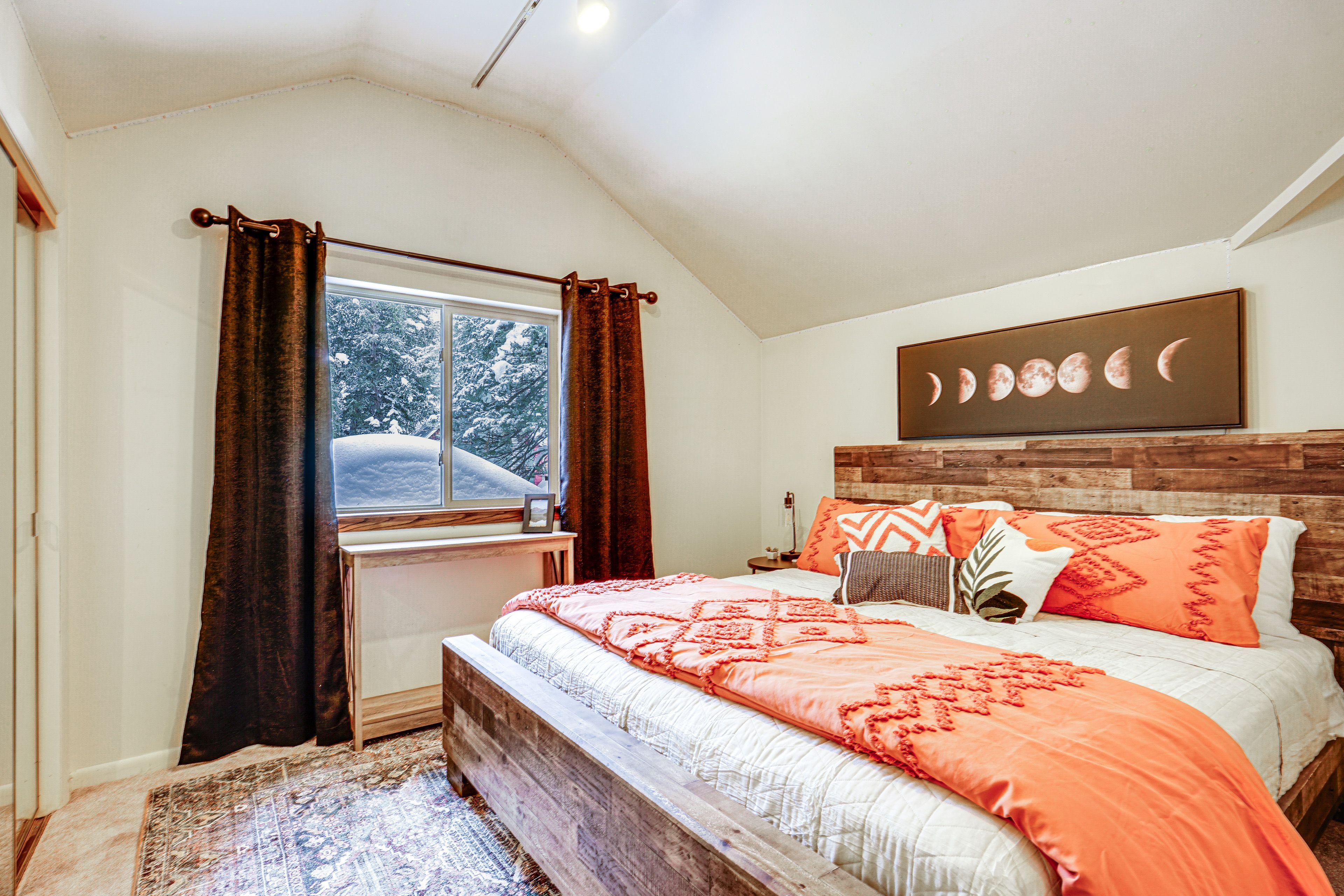 Bedroom 2 | King Bed | 2nd Floor