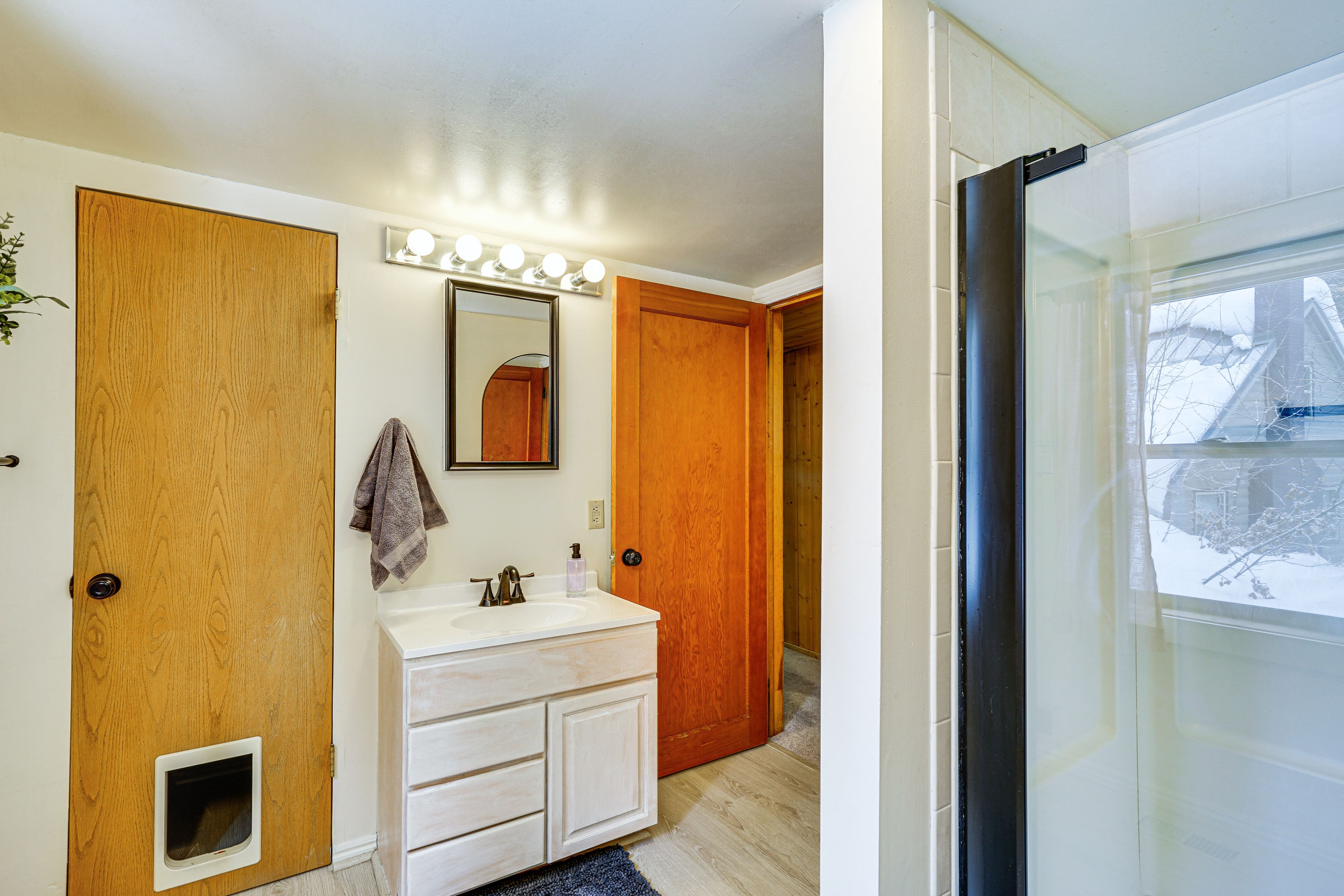 Full Bathroom | Complimentary Toiletries | 1st Floor