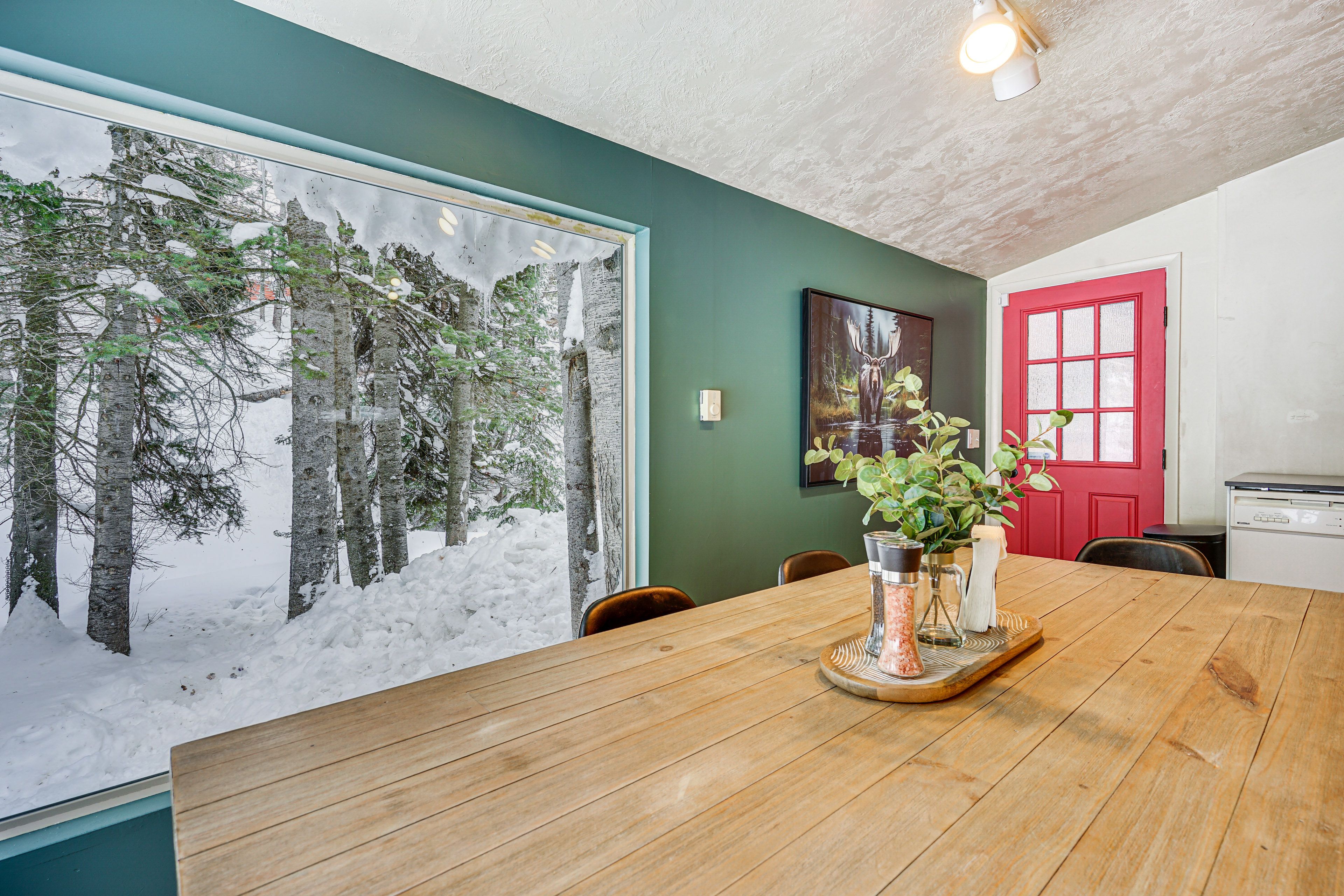 Dining Area | Dishware & Flatware Provided | 1st Floor