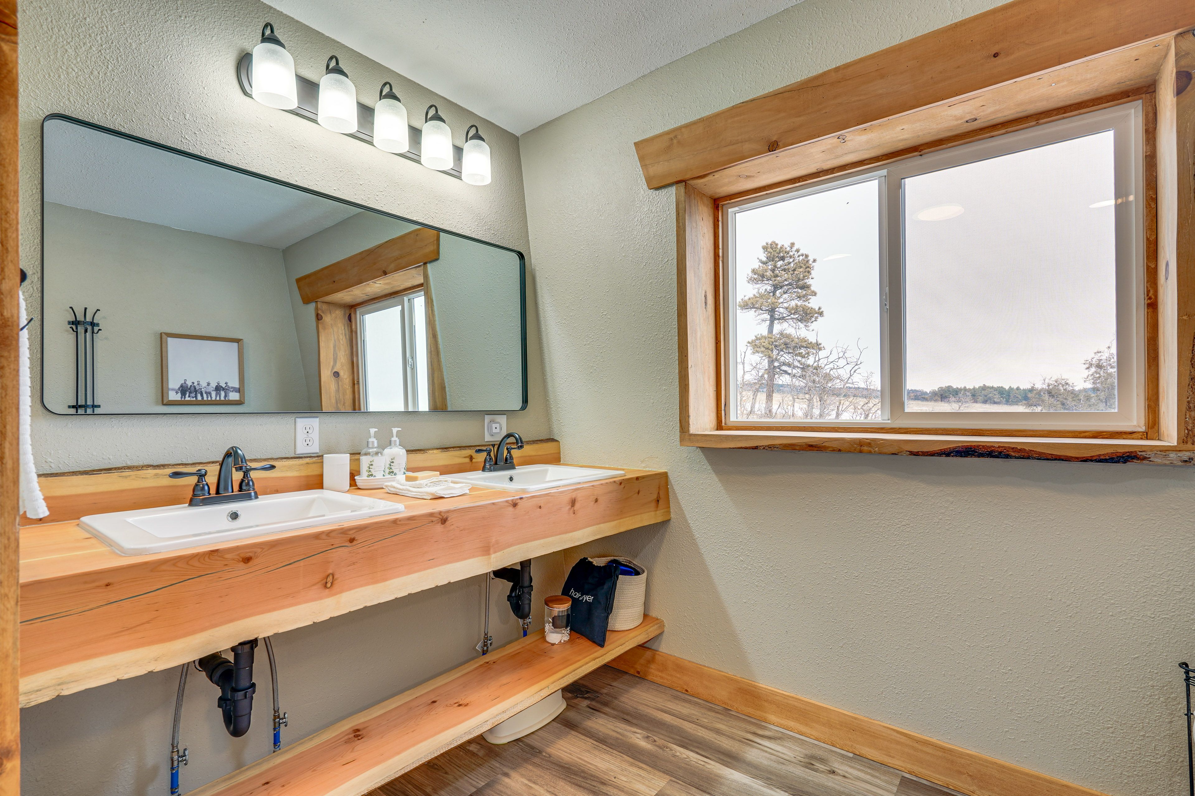 Full Bathroom | Complimentary Toiletries