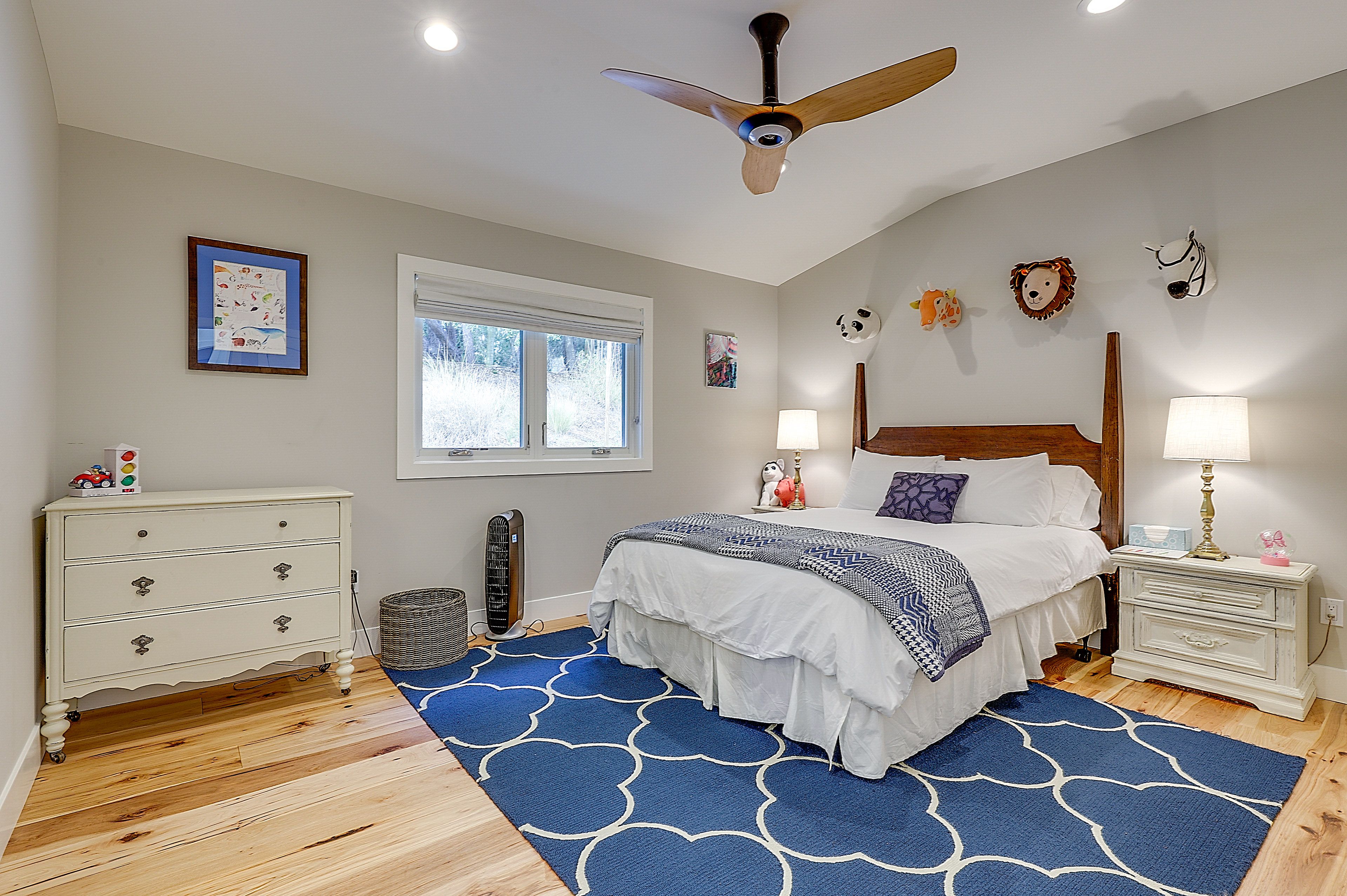 Bedroom 3 | Queen Bed