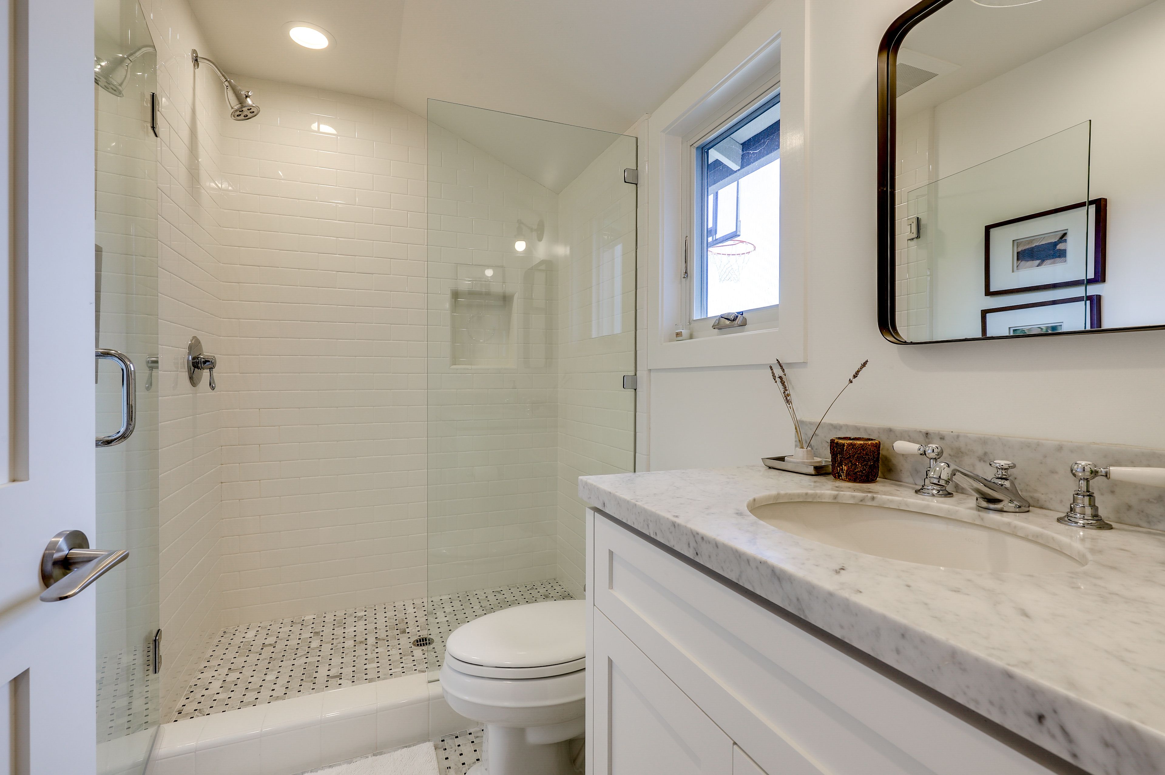 Full Bathroom | Complimentary Toiletries