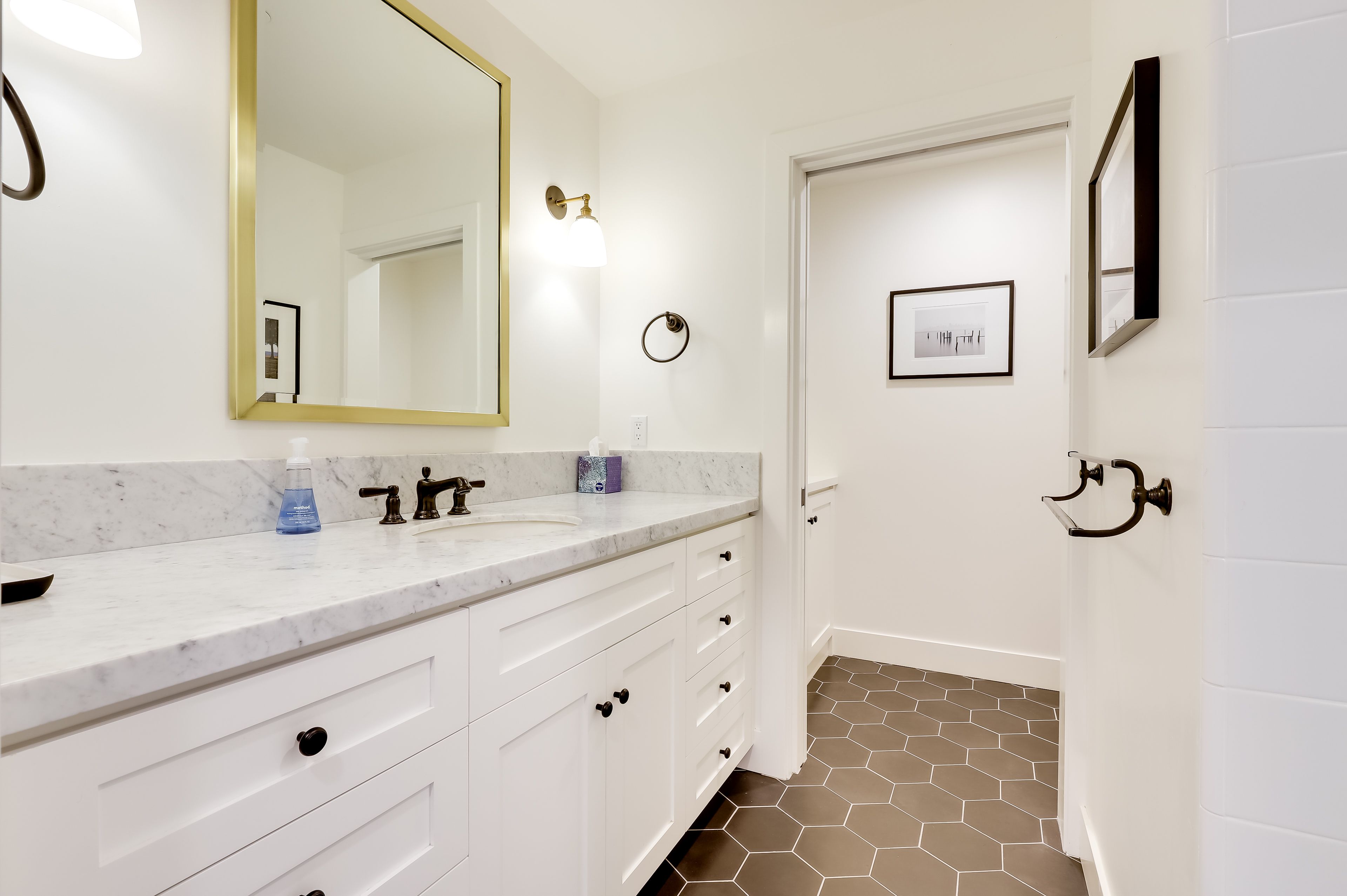 Full Bathroom | Shower | Towels Provided