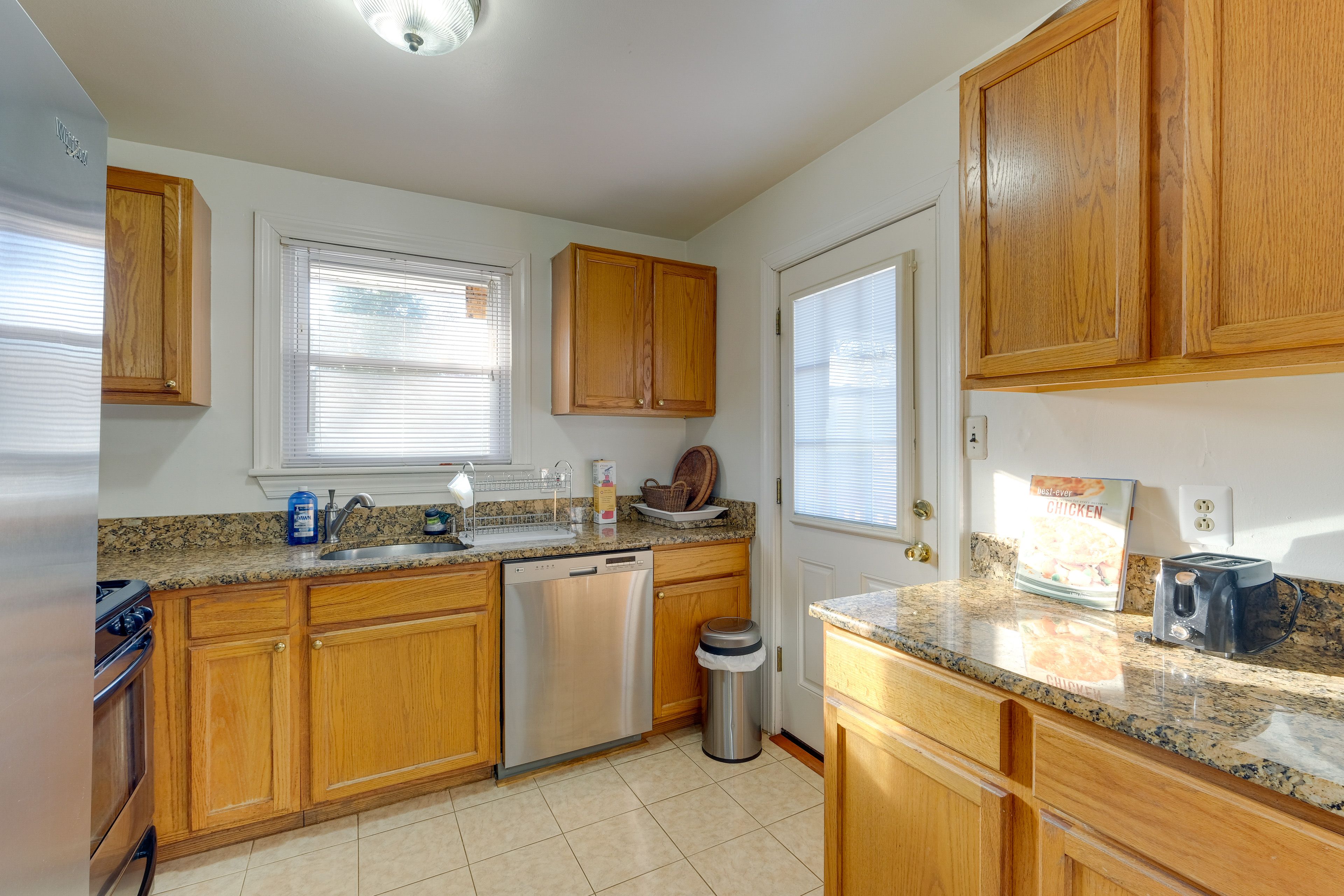 Kitchen | Main Level | Cooking Basics | Toaster