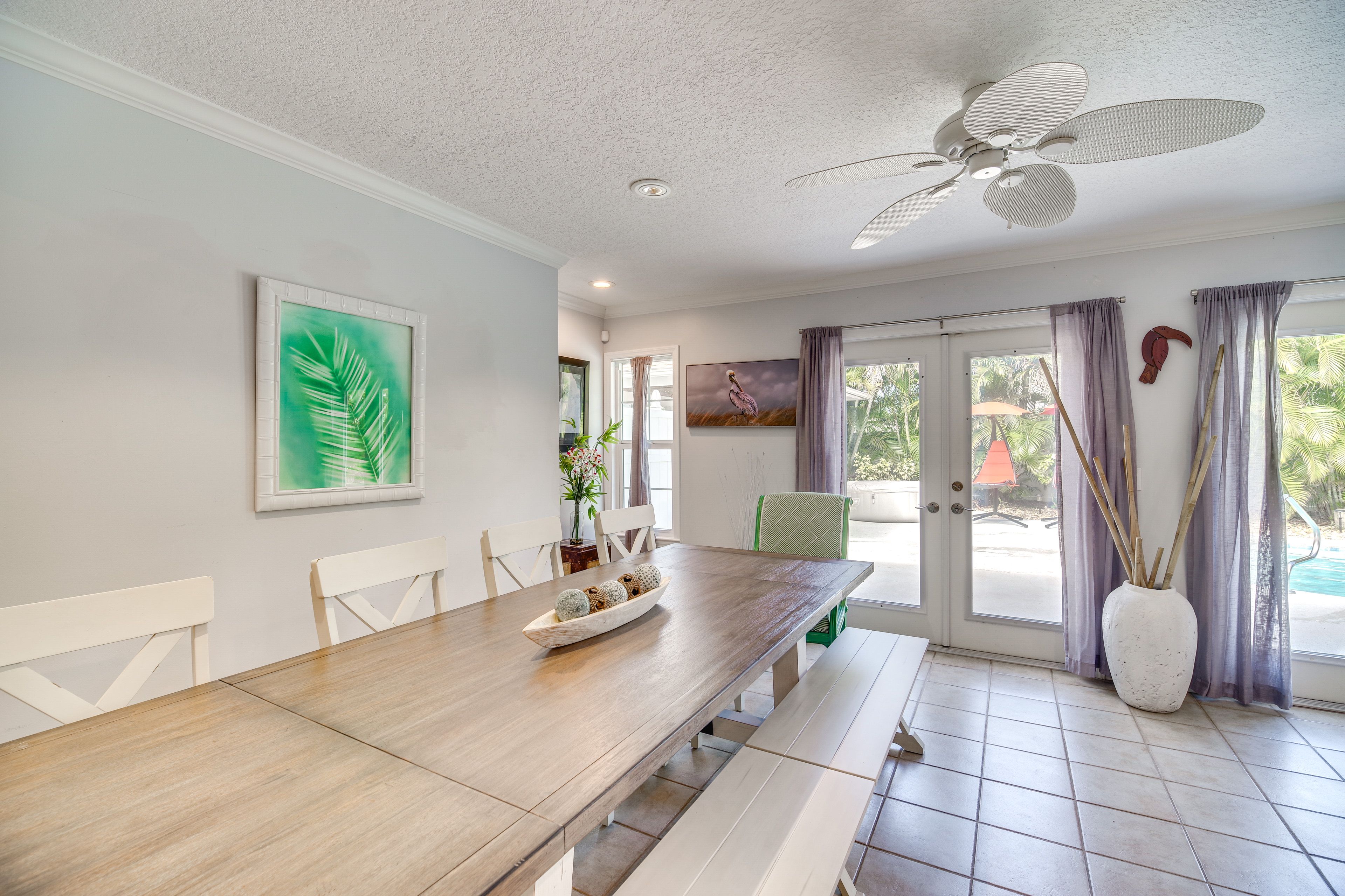 Dining Area | Dishware & Flatware Provided