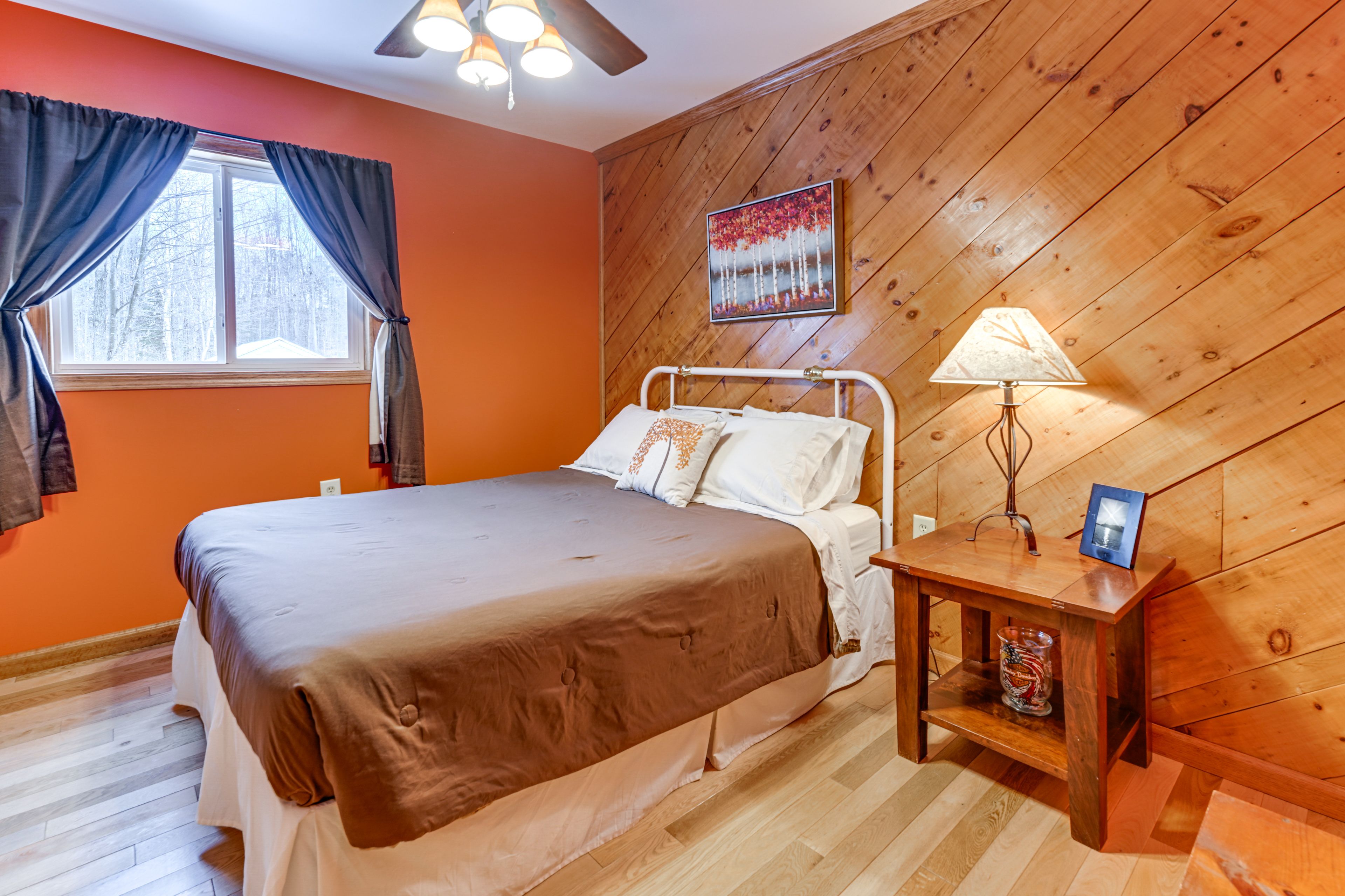 Bedroom 2 | 2nd Floor | Queen Bed