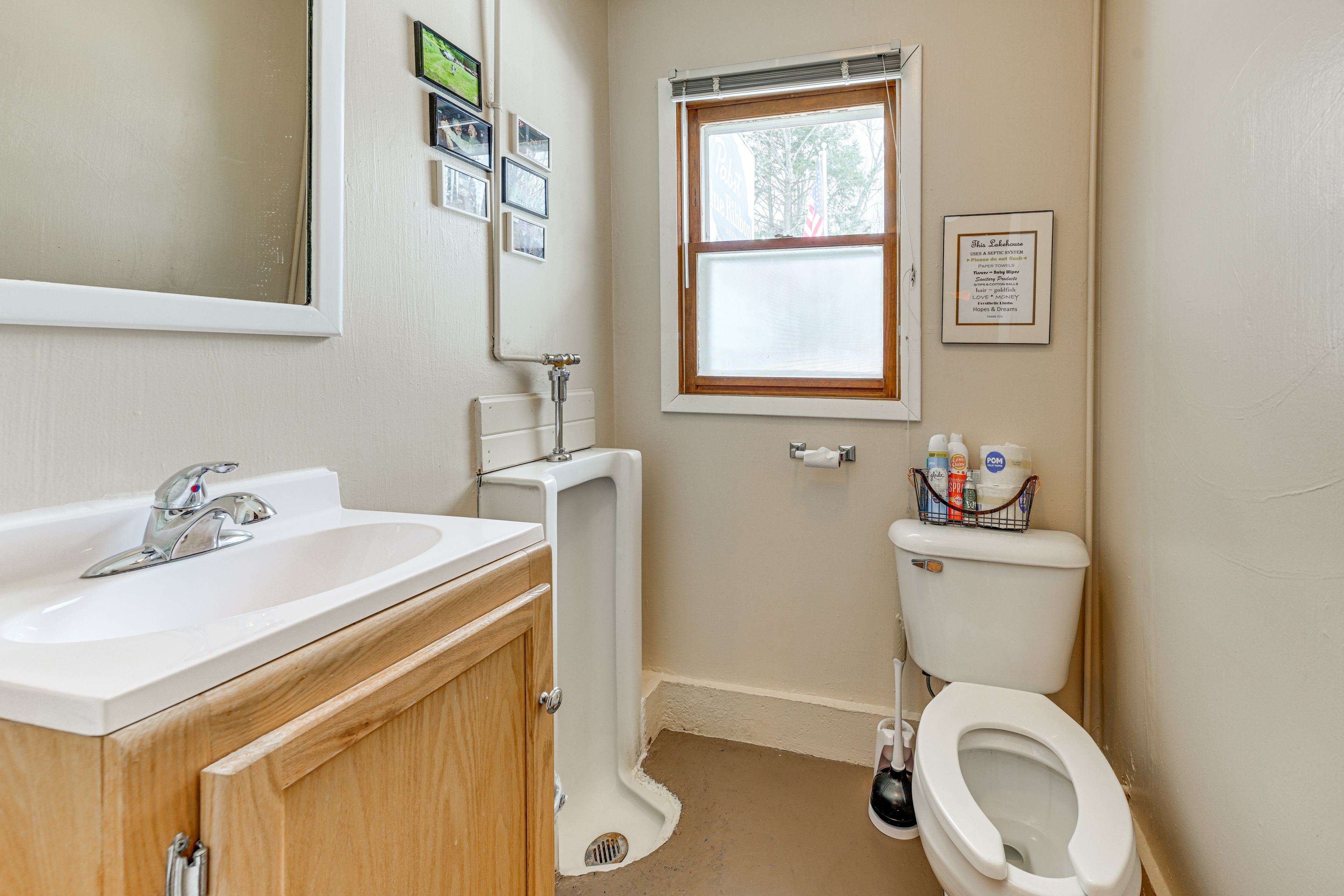 Half Bathroom | 1st Floor