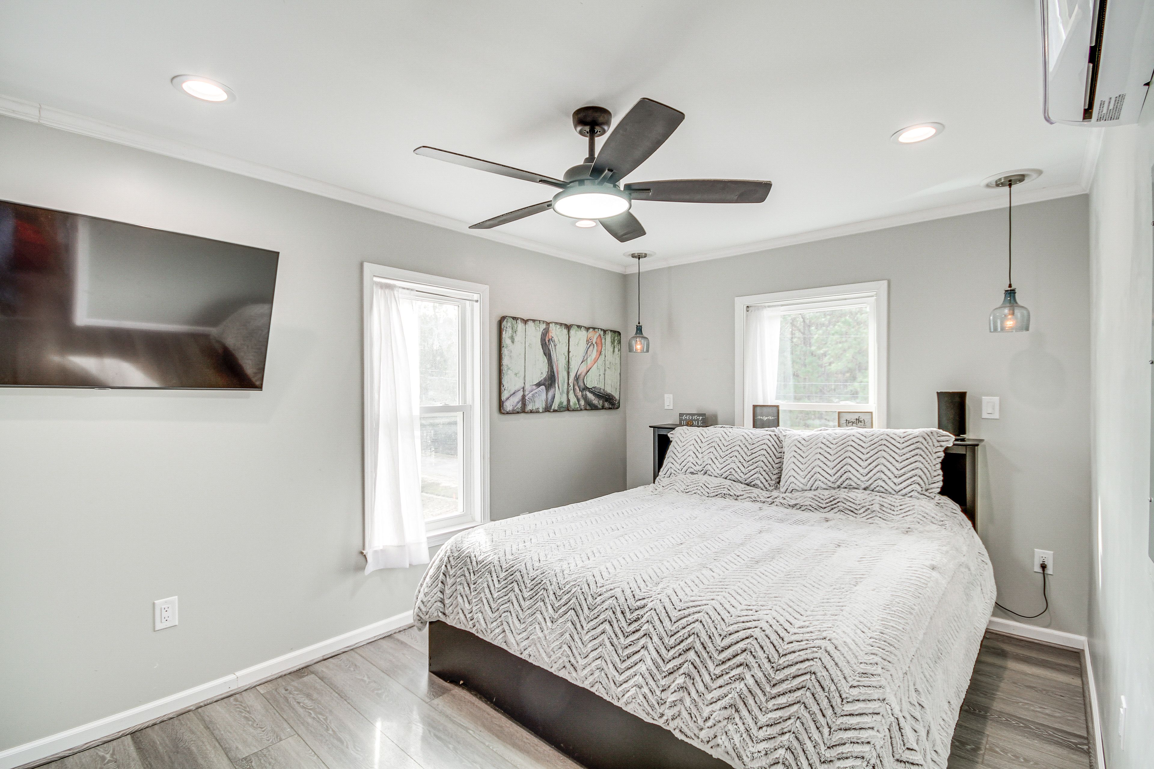 Bedroom | King Bed | Smart TV | Linens Provided