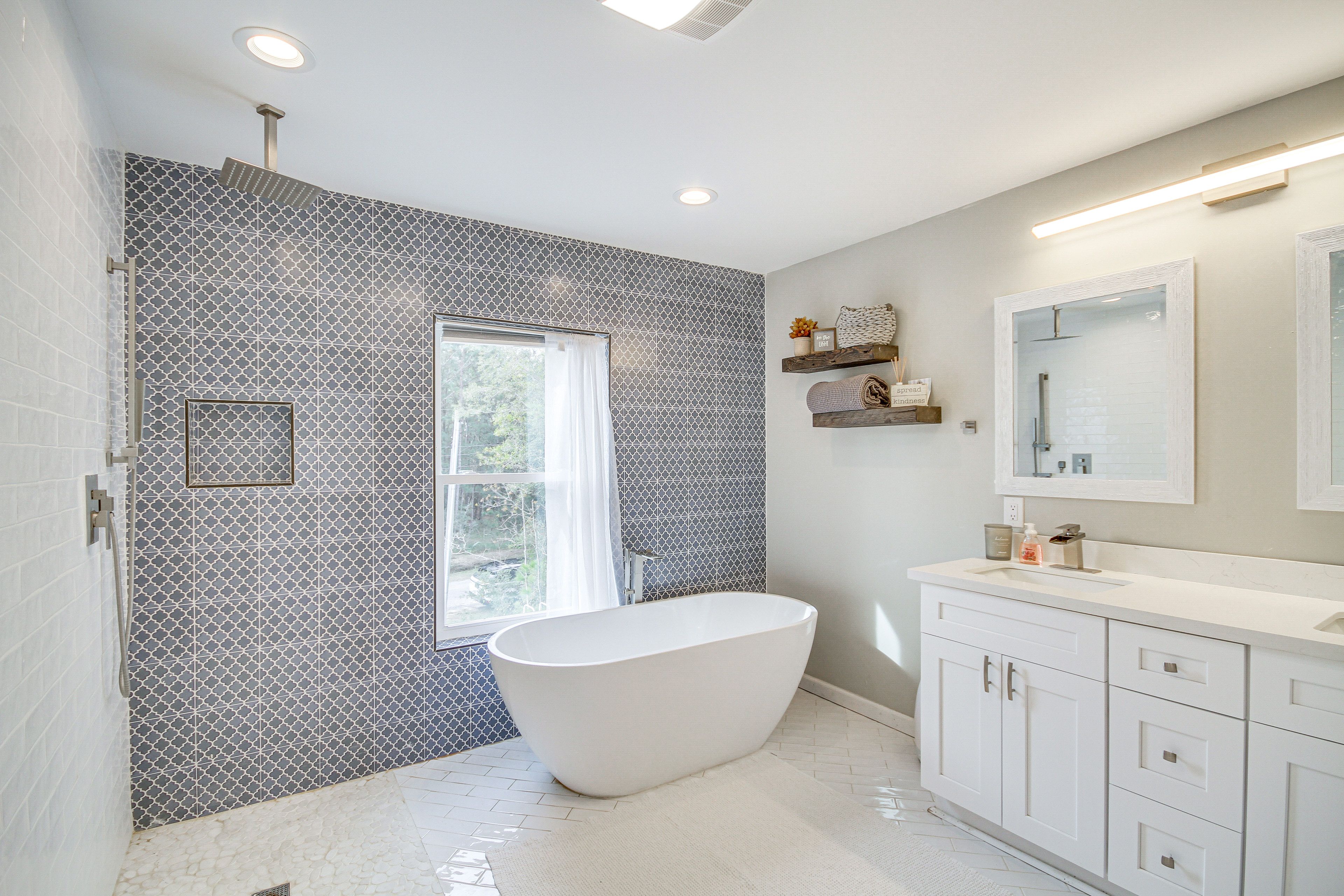 Full Bathroom | Towels Provided | Complimentary Toiletries | Hair Dryer