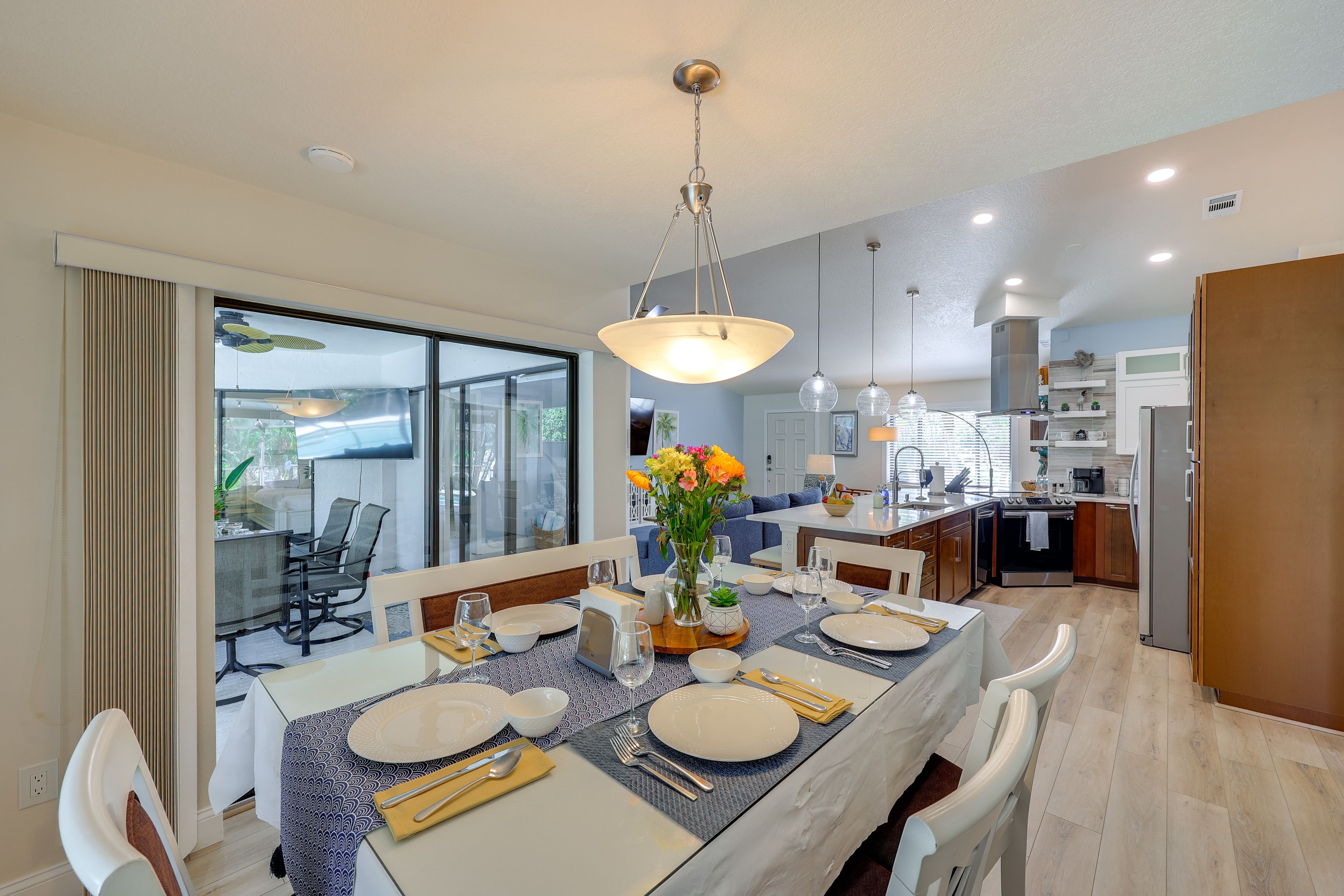 Kitchen & Dining Area