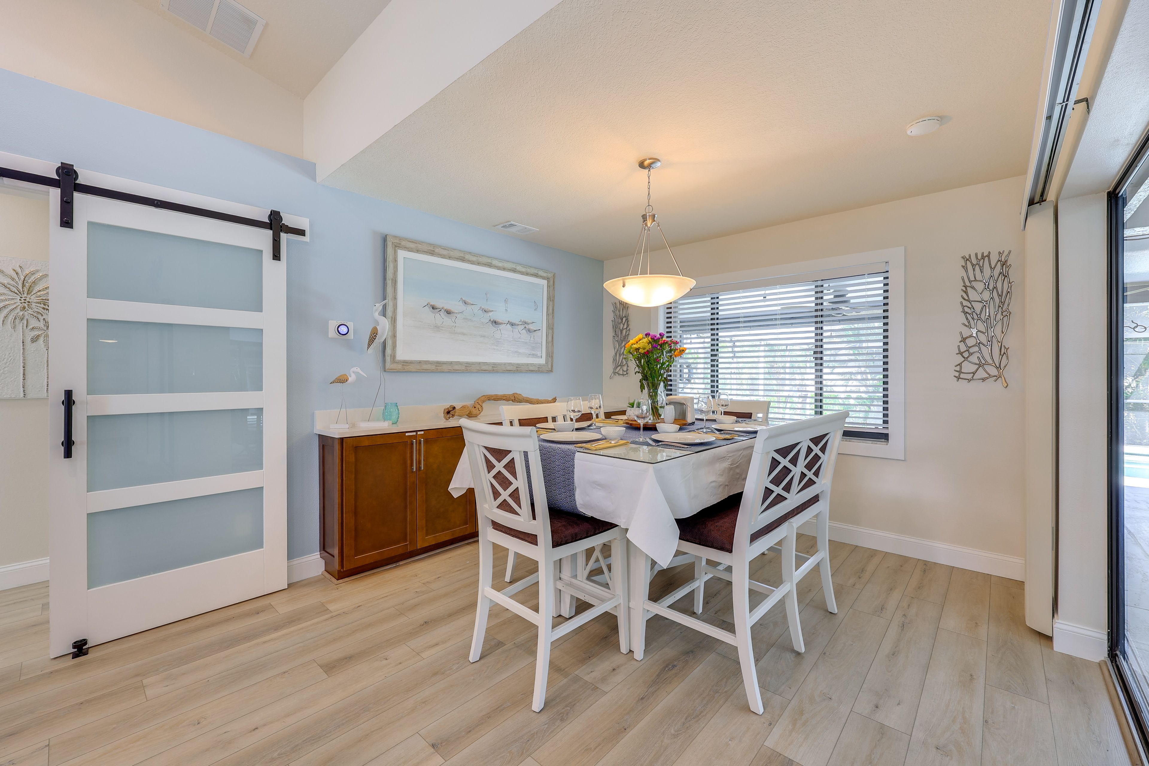 Dining Area | Dishware & Flatware Provided