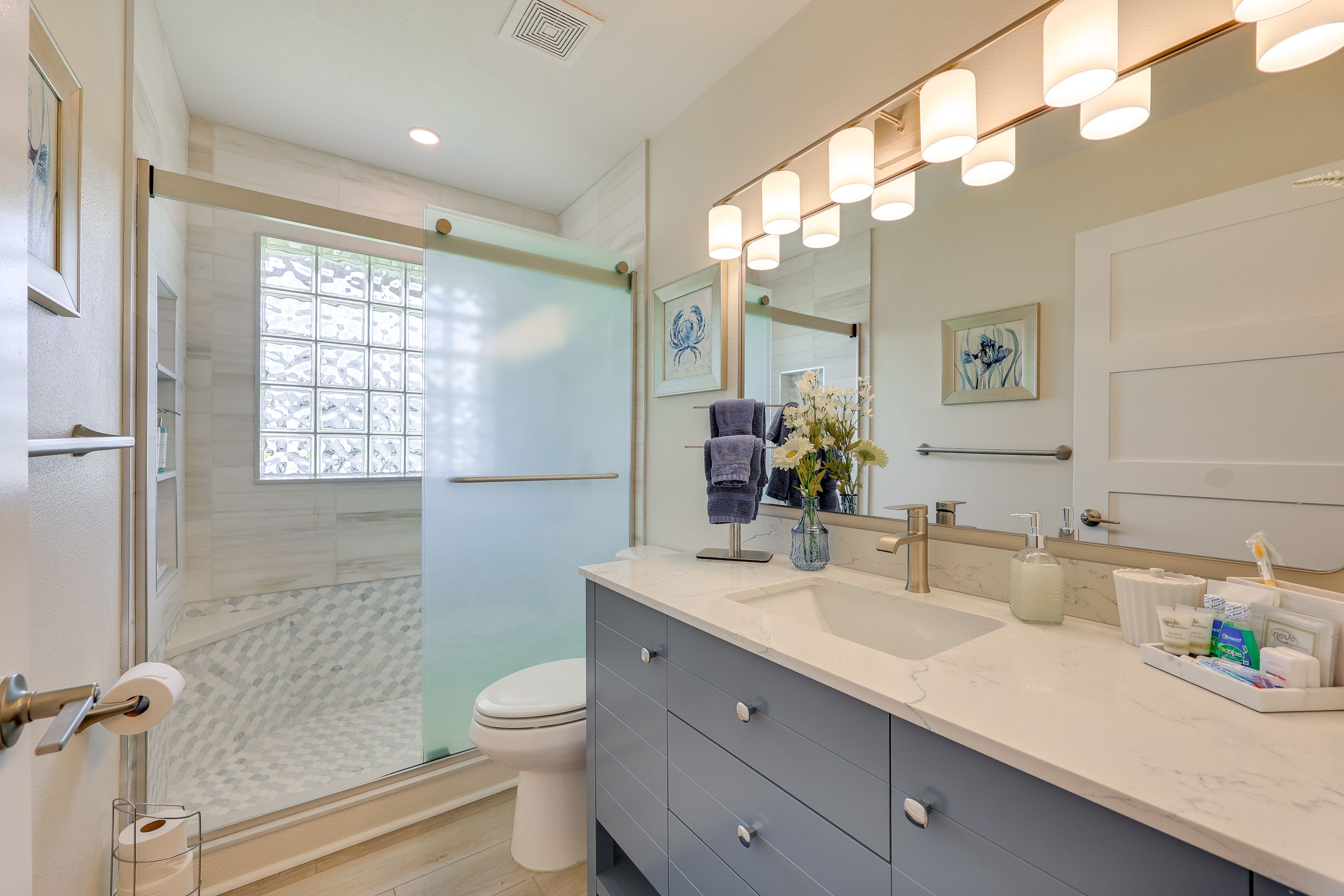 Full Bathroom | Complimentary Toiletries