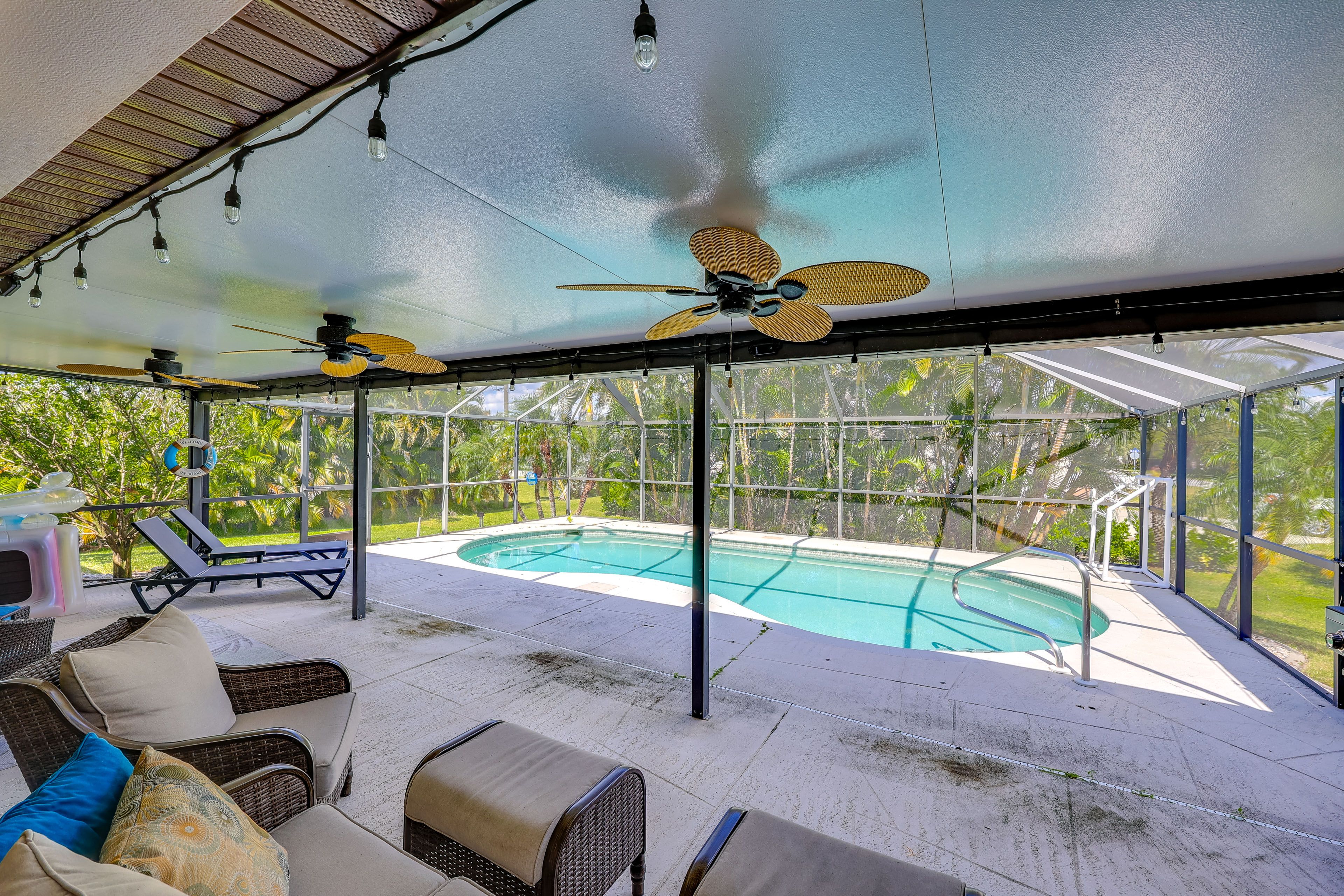 Lanai | Patio Furniture | Gas Grill | Loungers