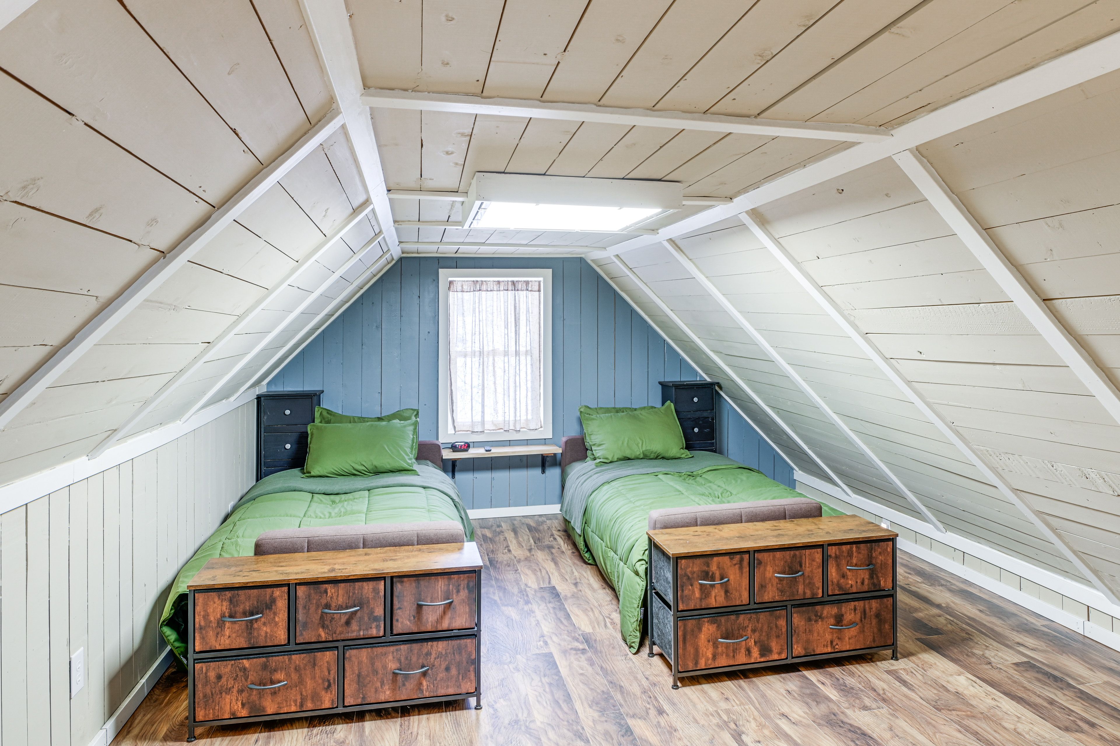 Bedroom (Loft) | 2 Full Futons | Queen Futon | Linens Provided
