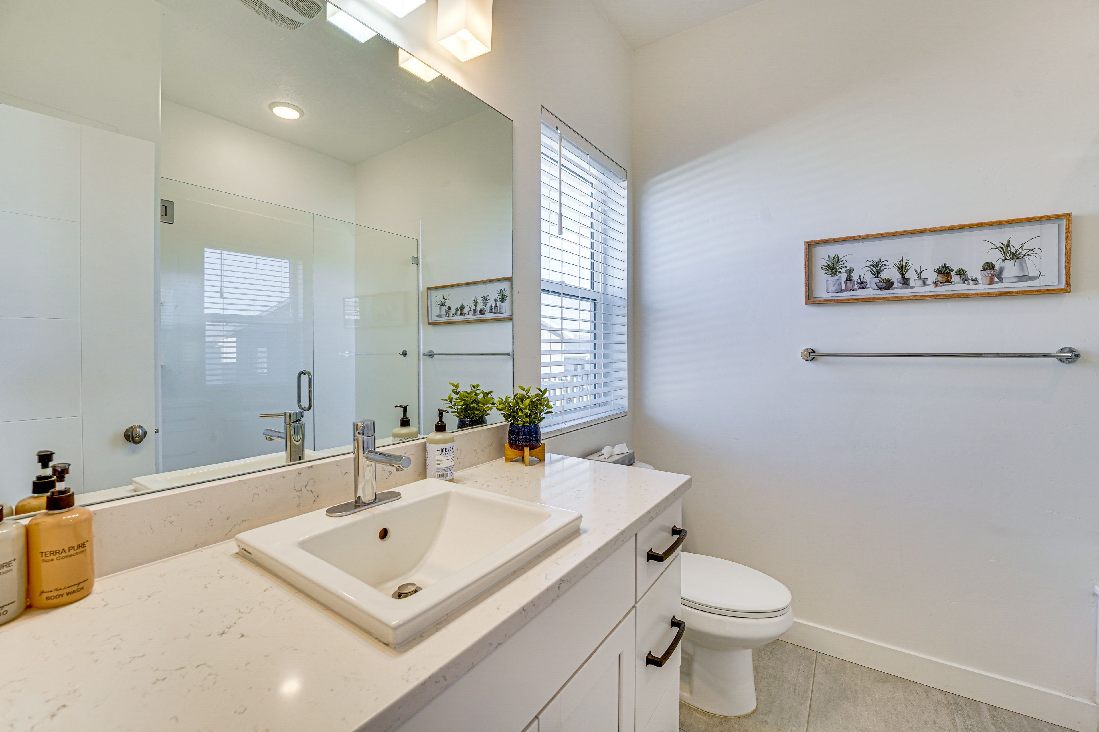 Full Bathroom | 2nd Floor