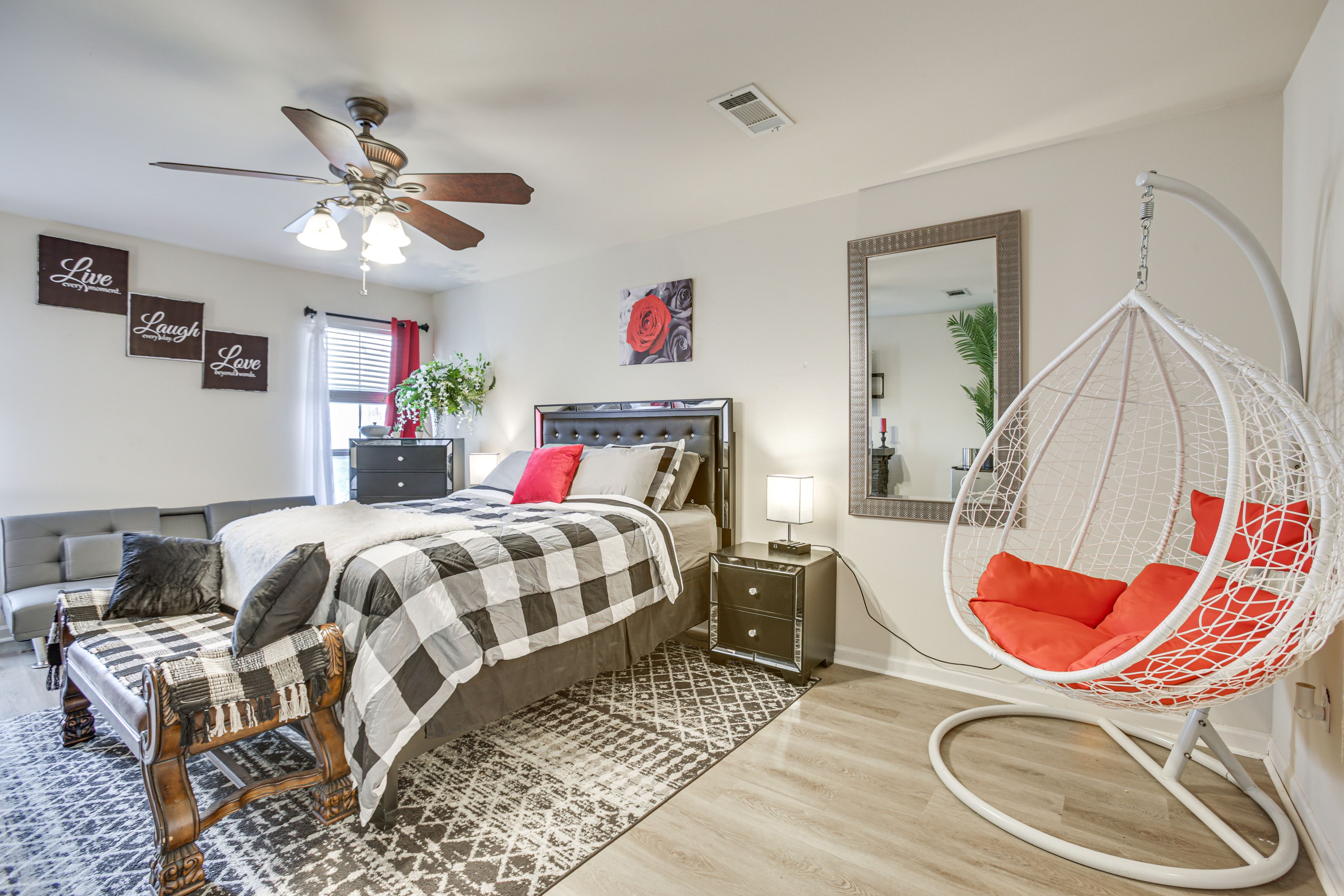 Bedroom 1 | 1st Floor | Queen Bed | Twin Futon | Smart TV