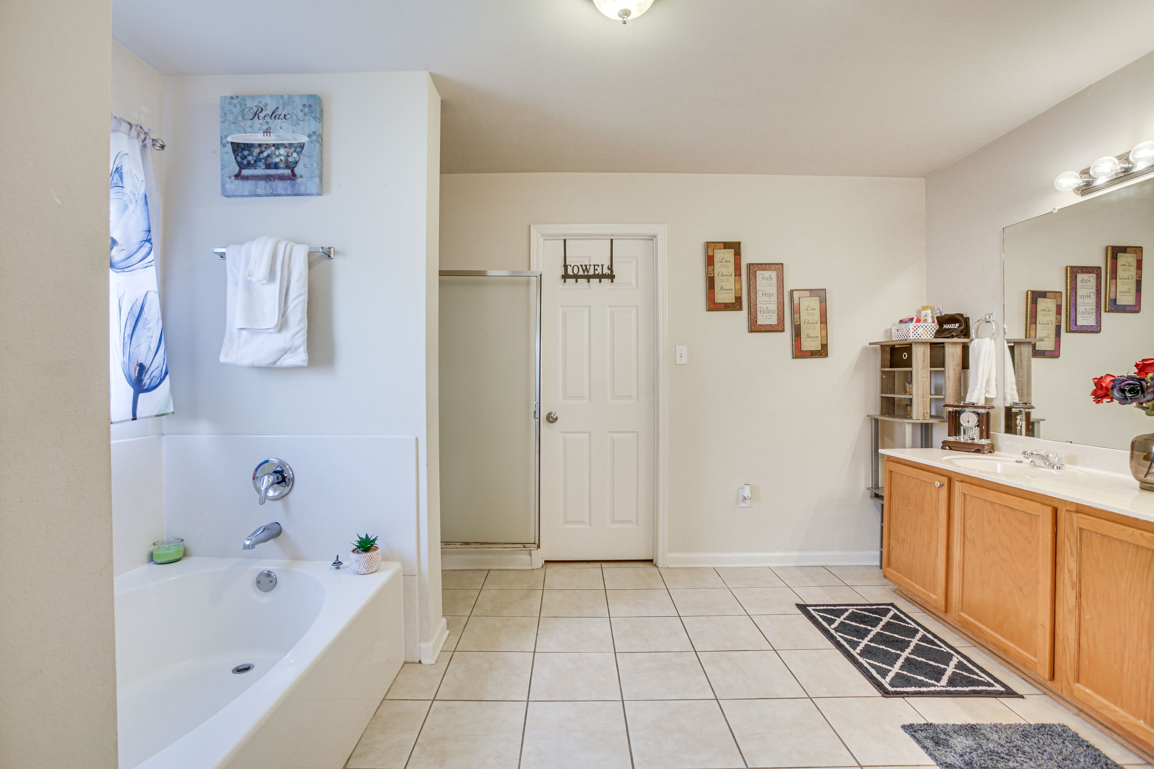 En-Suite Bathroom | 1st Floor | Towels Provided