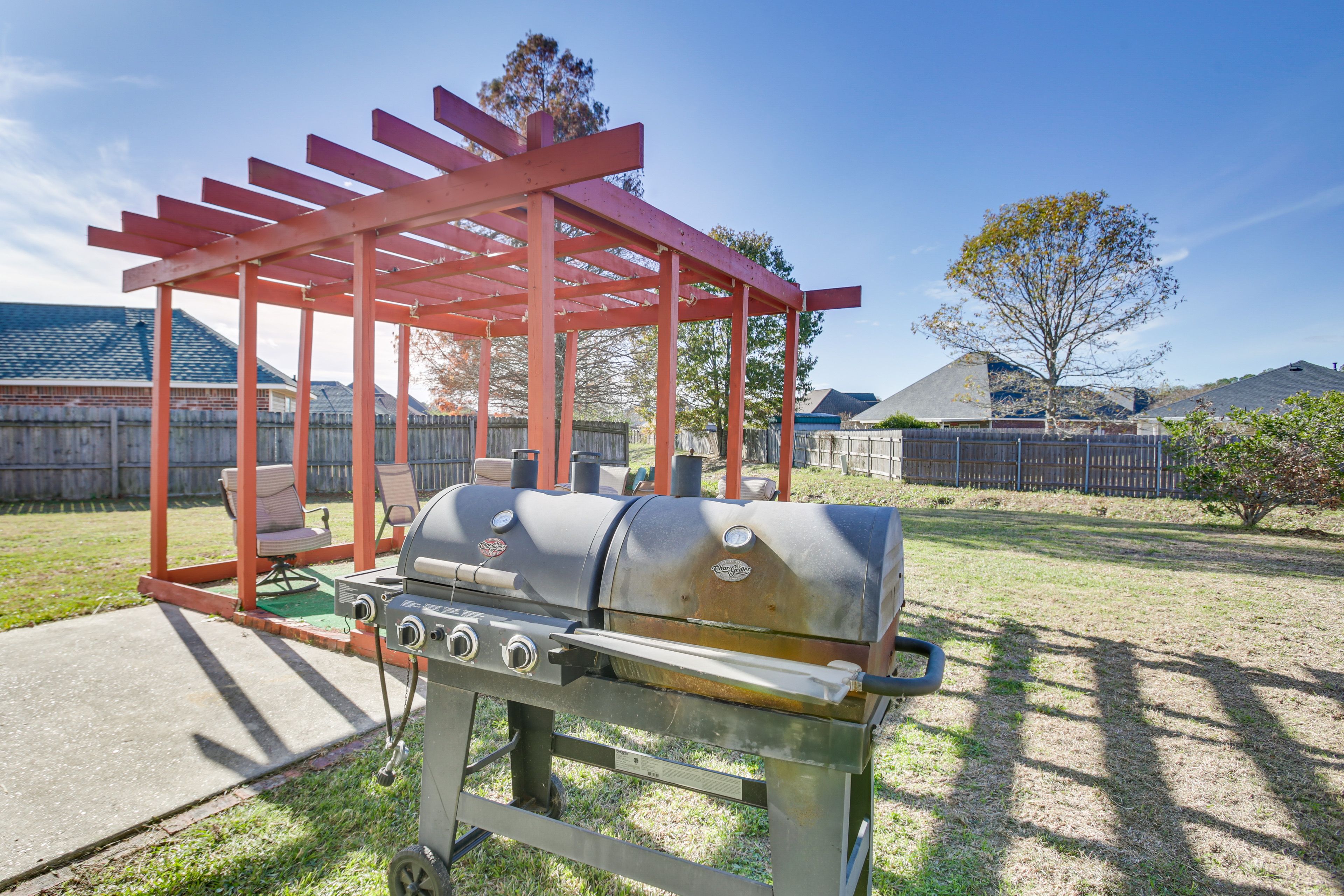 Private Backyard | Charcoal + Gas Grill