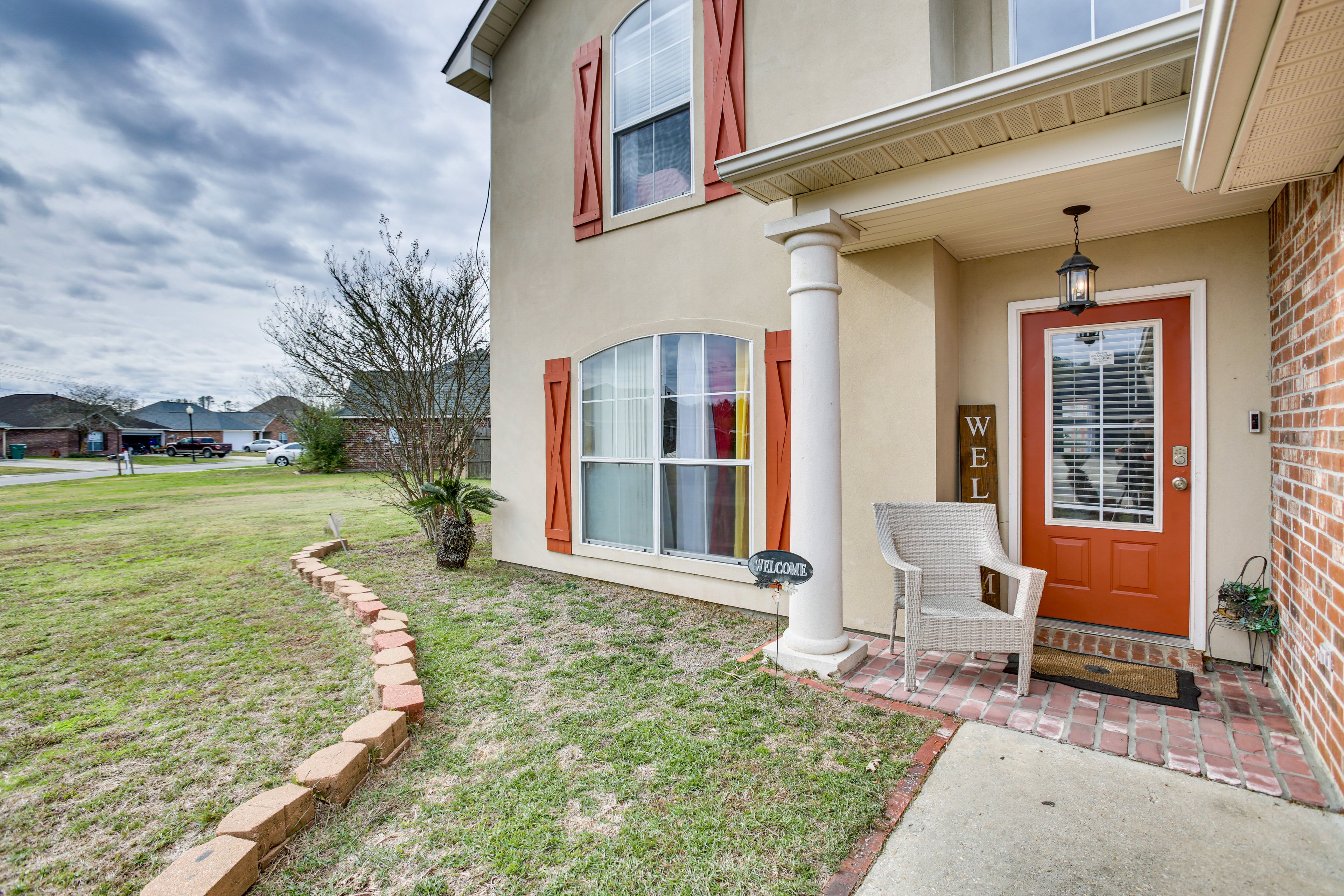 Home Entrance | 5 Exterior Security Cameras (Facing Out) | Keyless Entry
