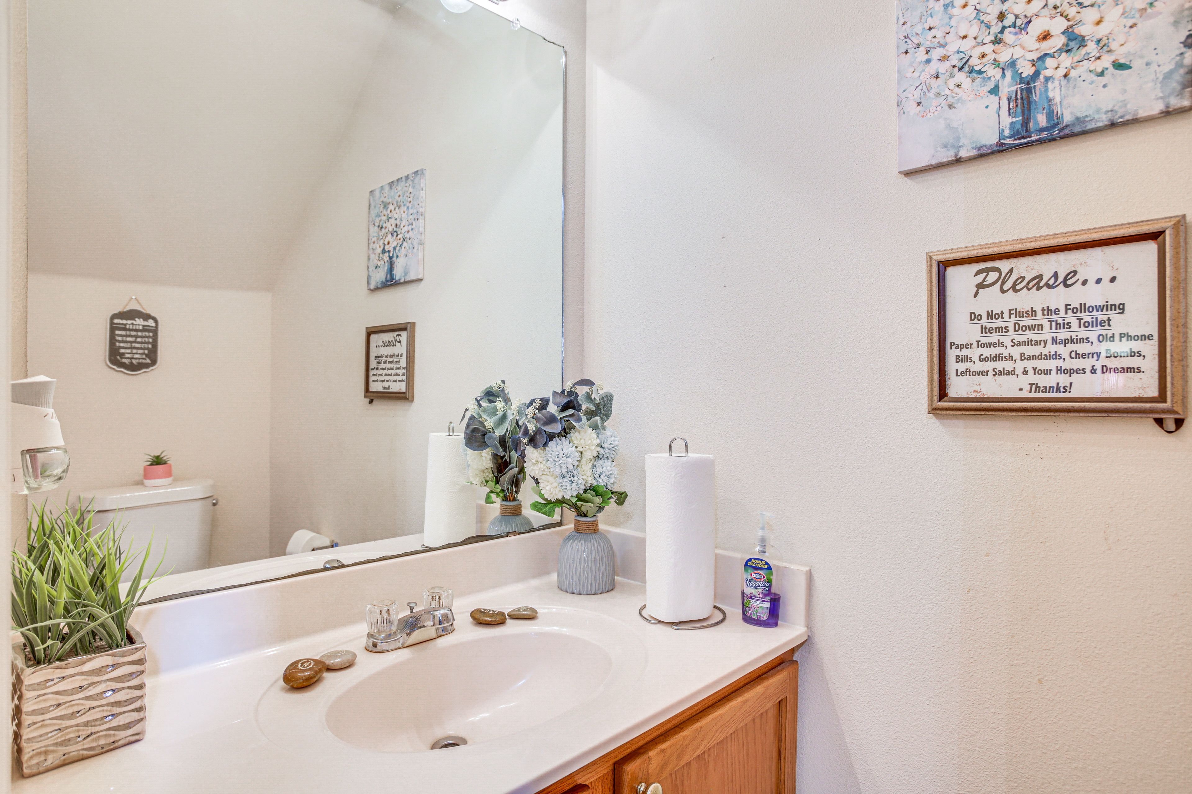 Half Bathroom | 1st Floor