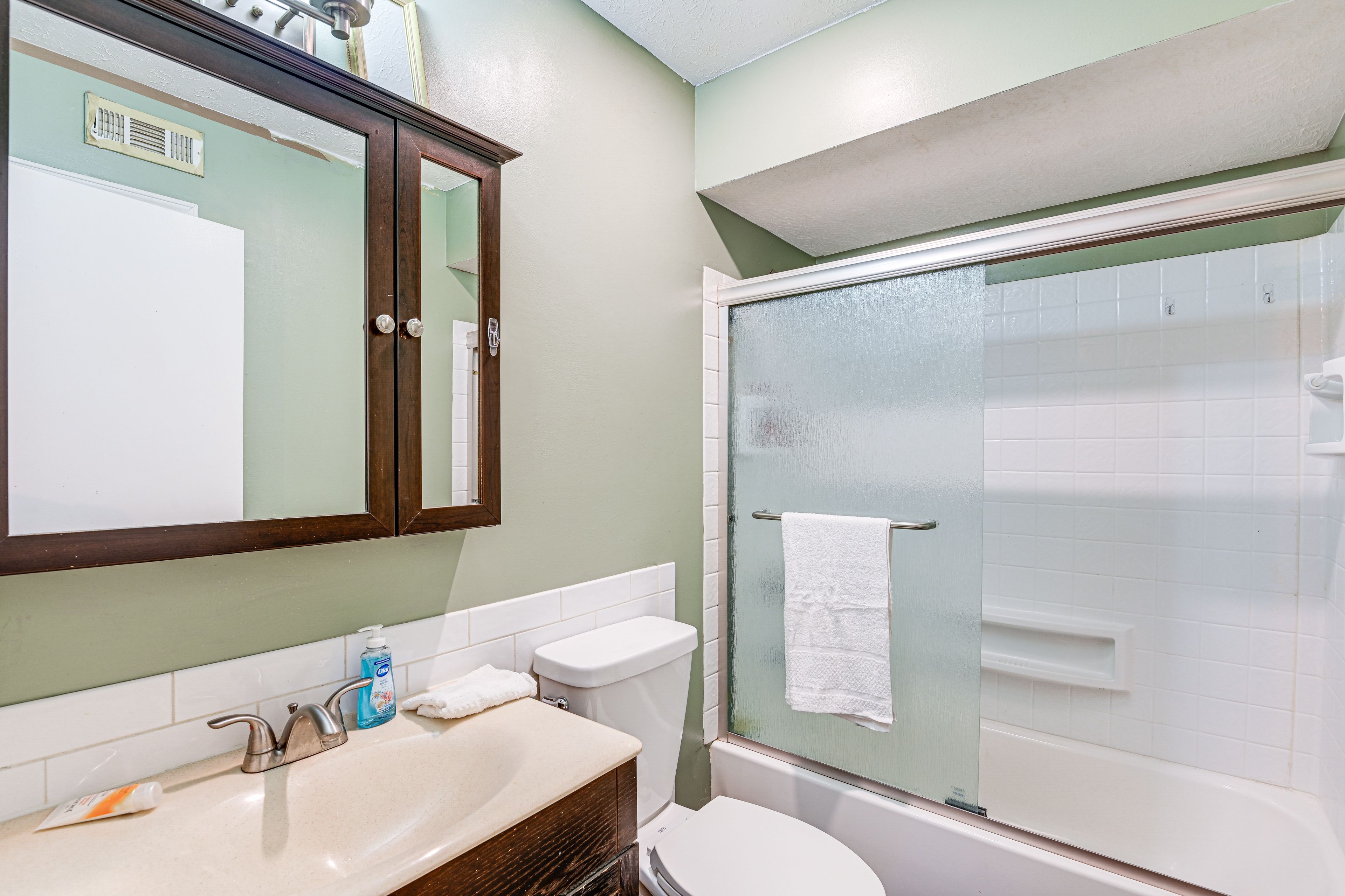 Full Bathroom | Complimentary Toiletries