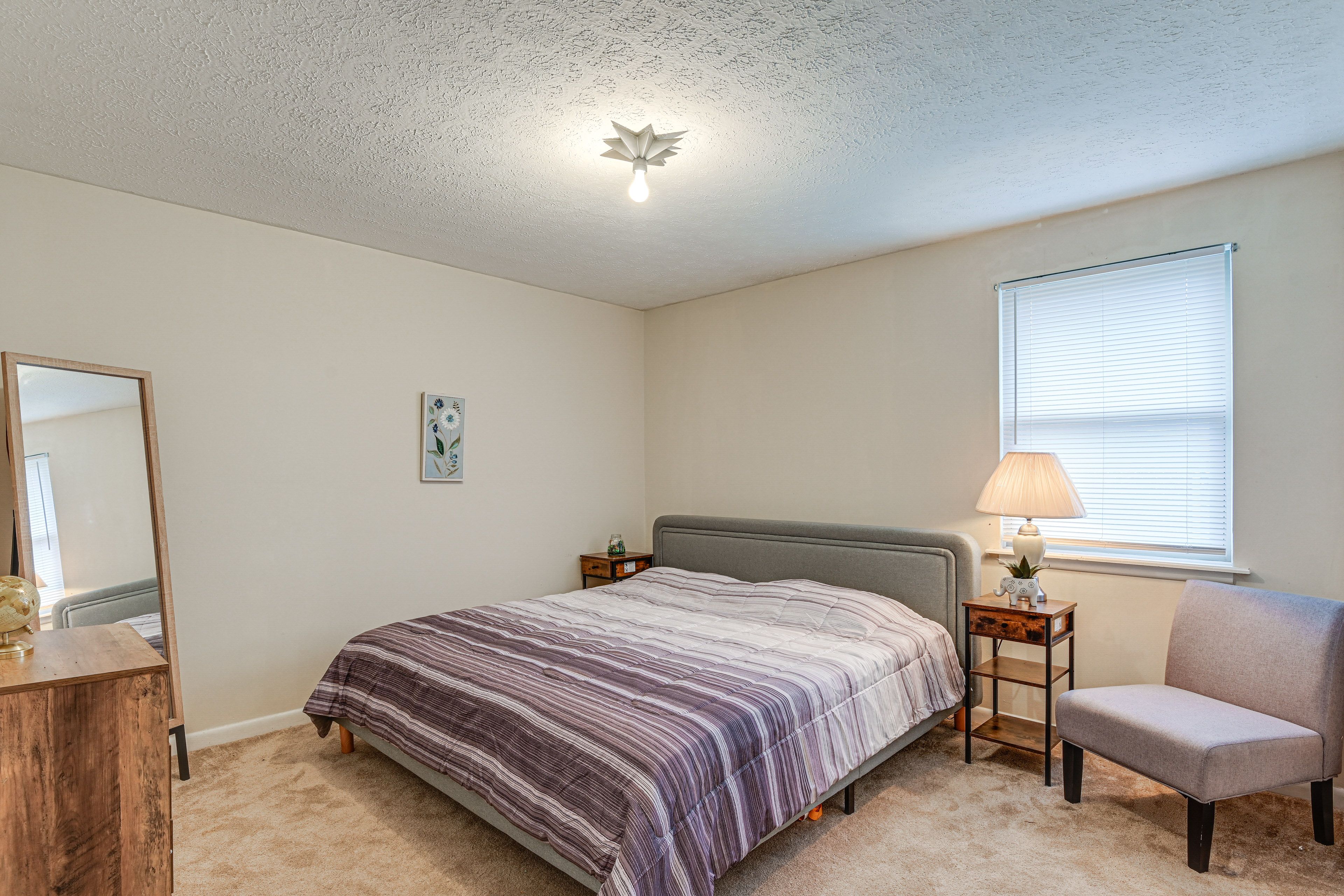 Bedroom 1 | King Bed