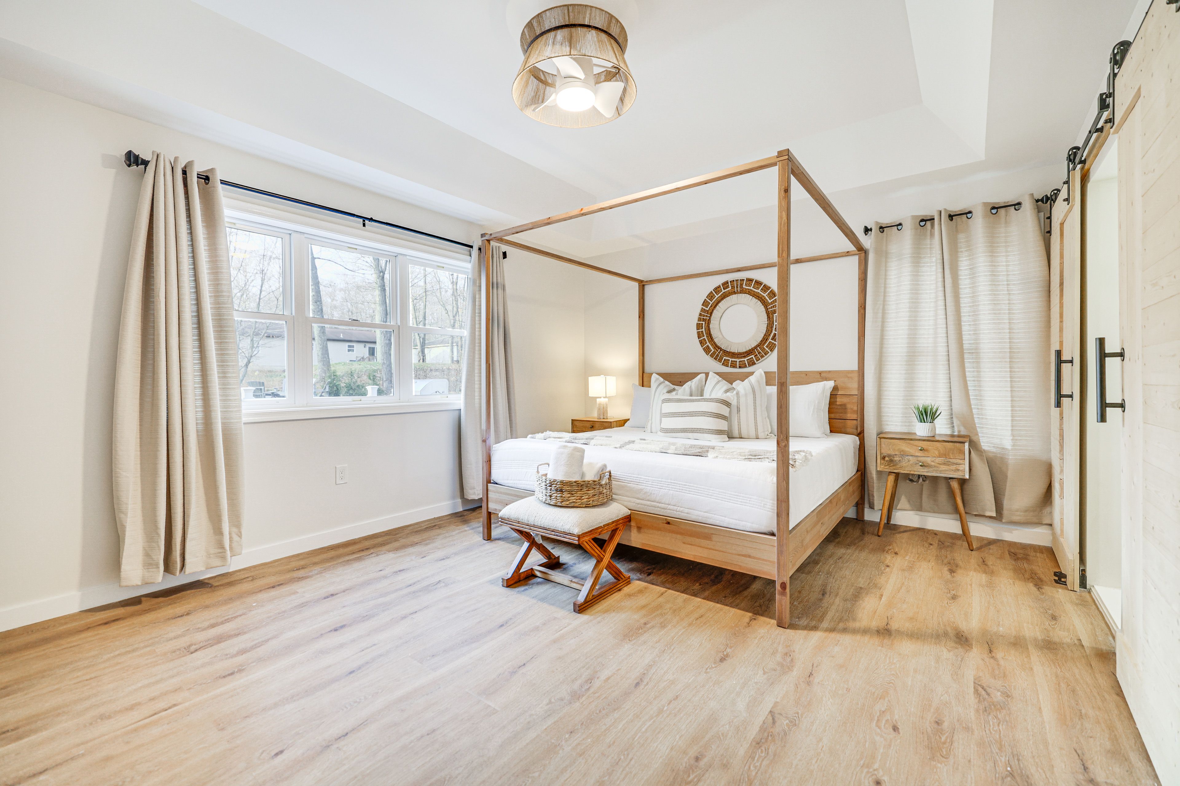 Bedroom 1 | 1st Floor | King Bed | Linens Provided | Smart TV