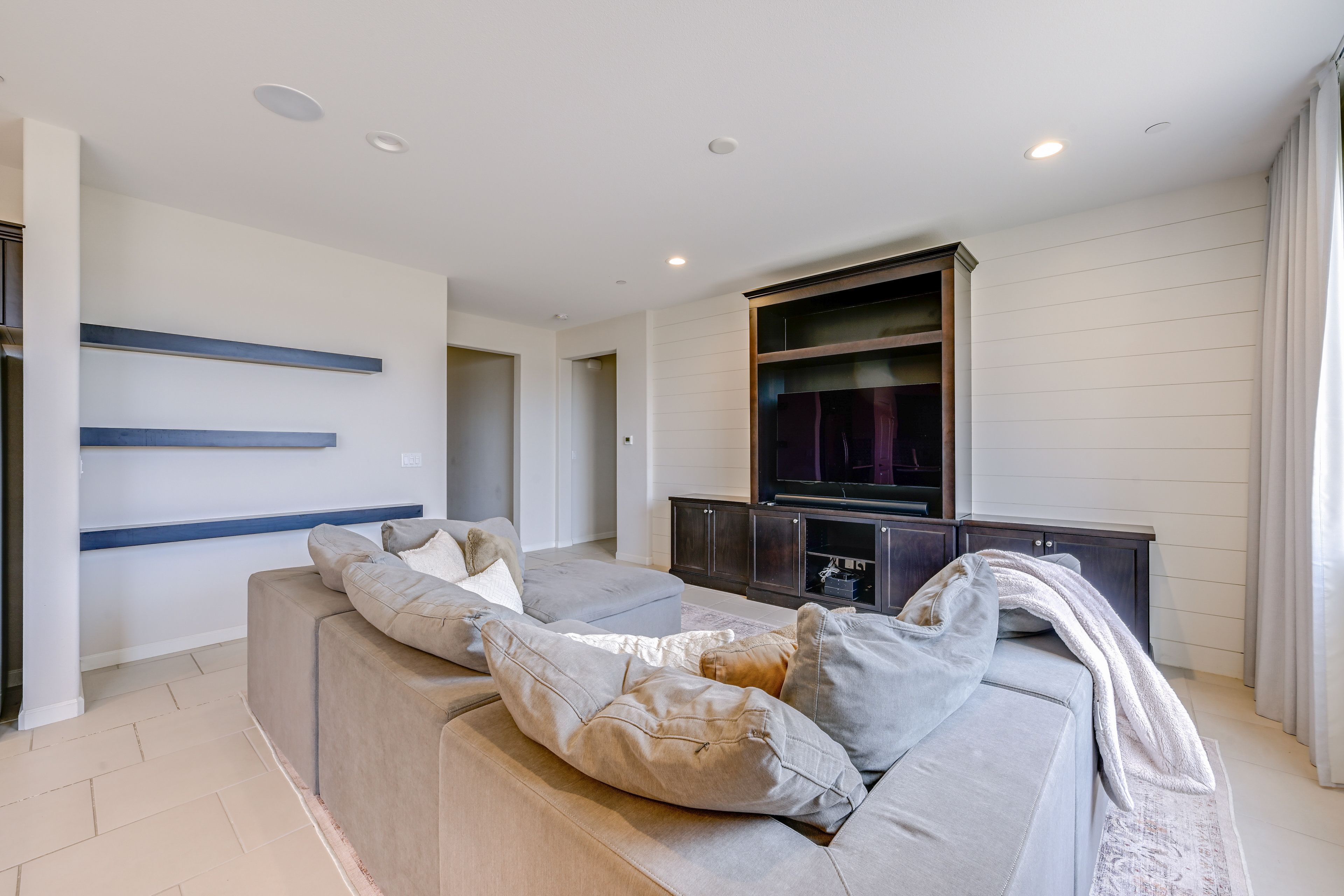Living Room | Flat-Screen TV | Sectional Sofa