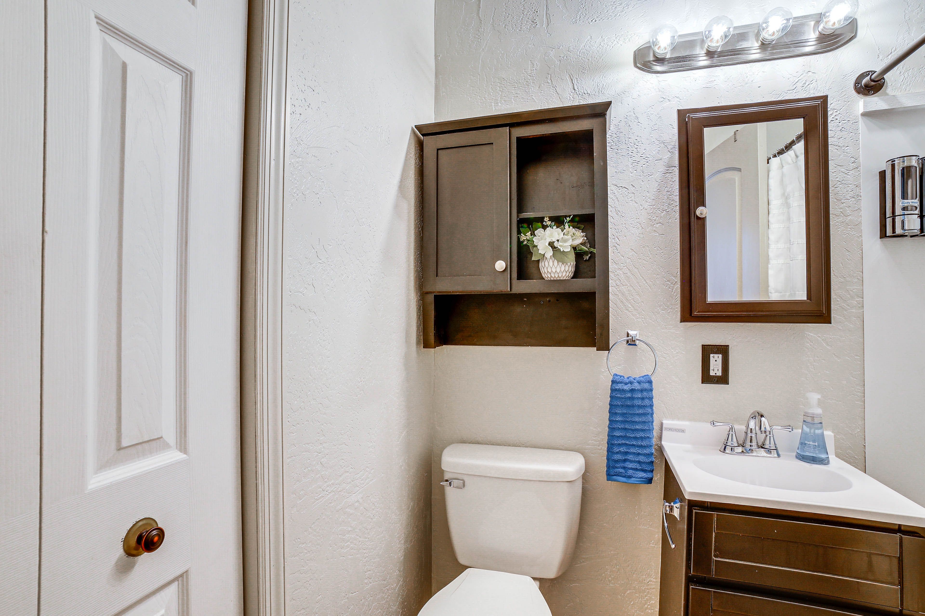 Full Bath | Complimentary Toiletries | Towels Provided
