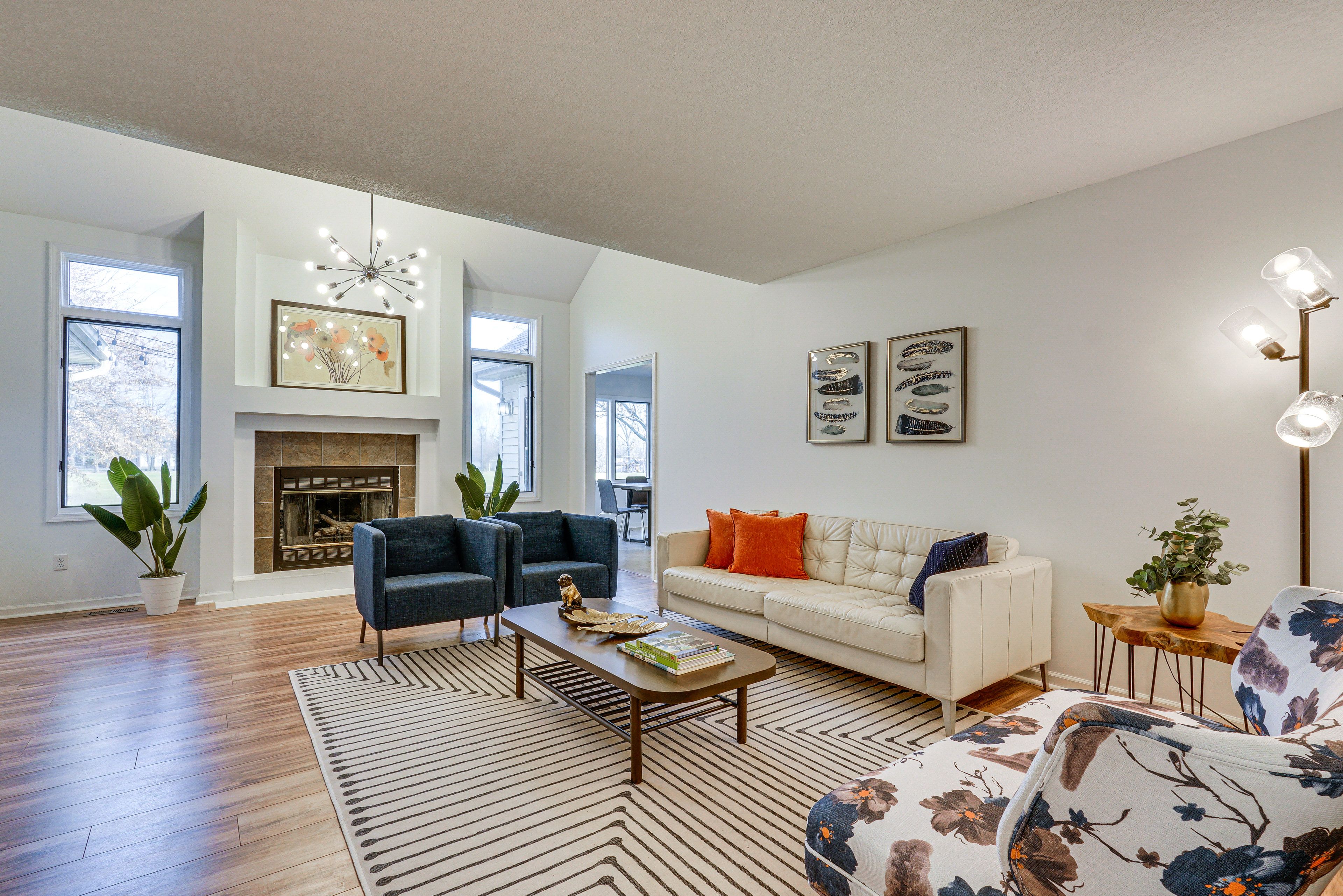 Living Room | Fireplace (Decorative)