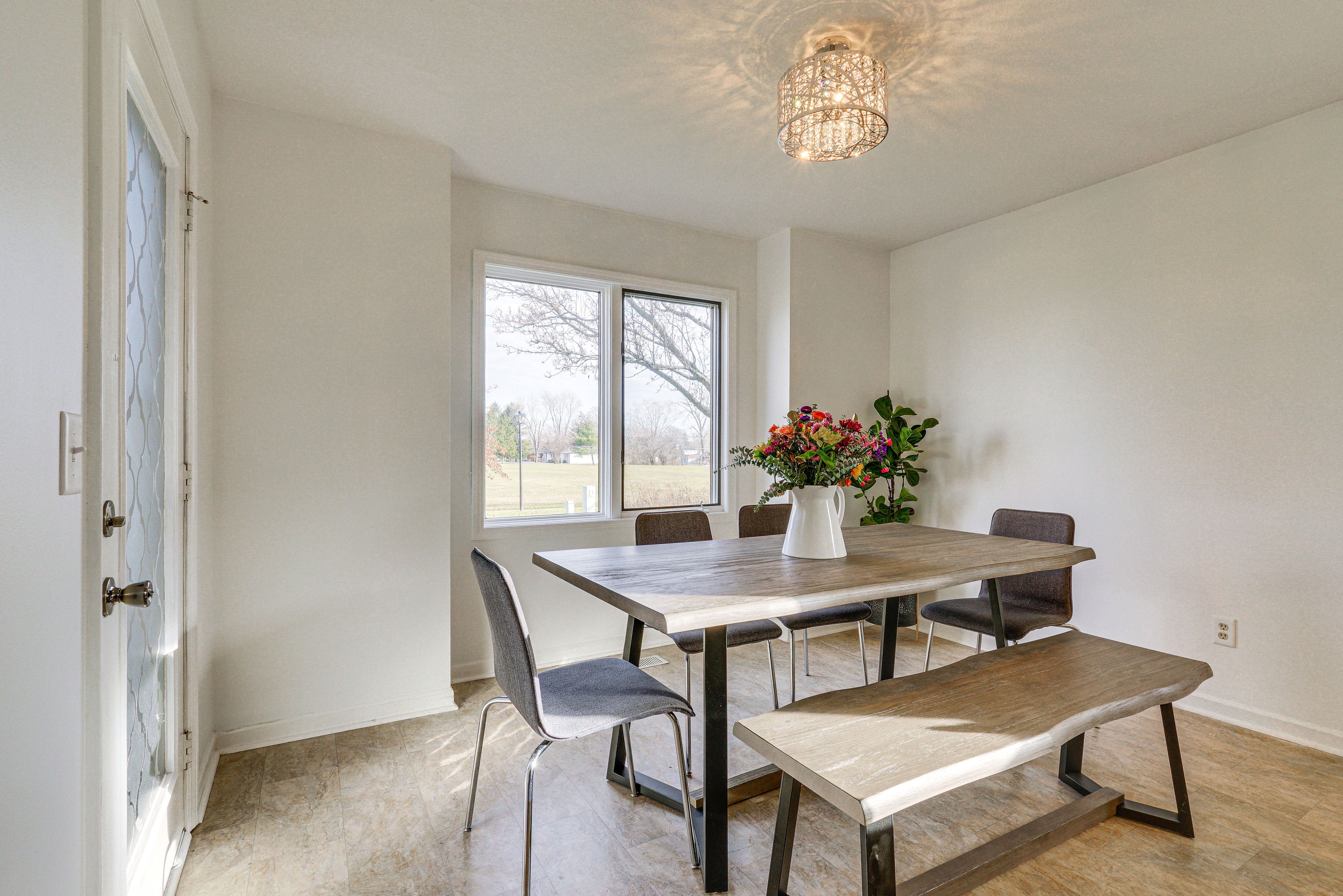 Dining Area | Dishware/Flatware Provided | Free WiFi