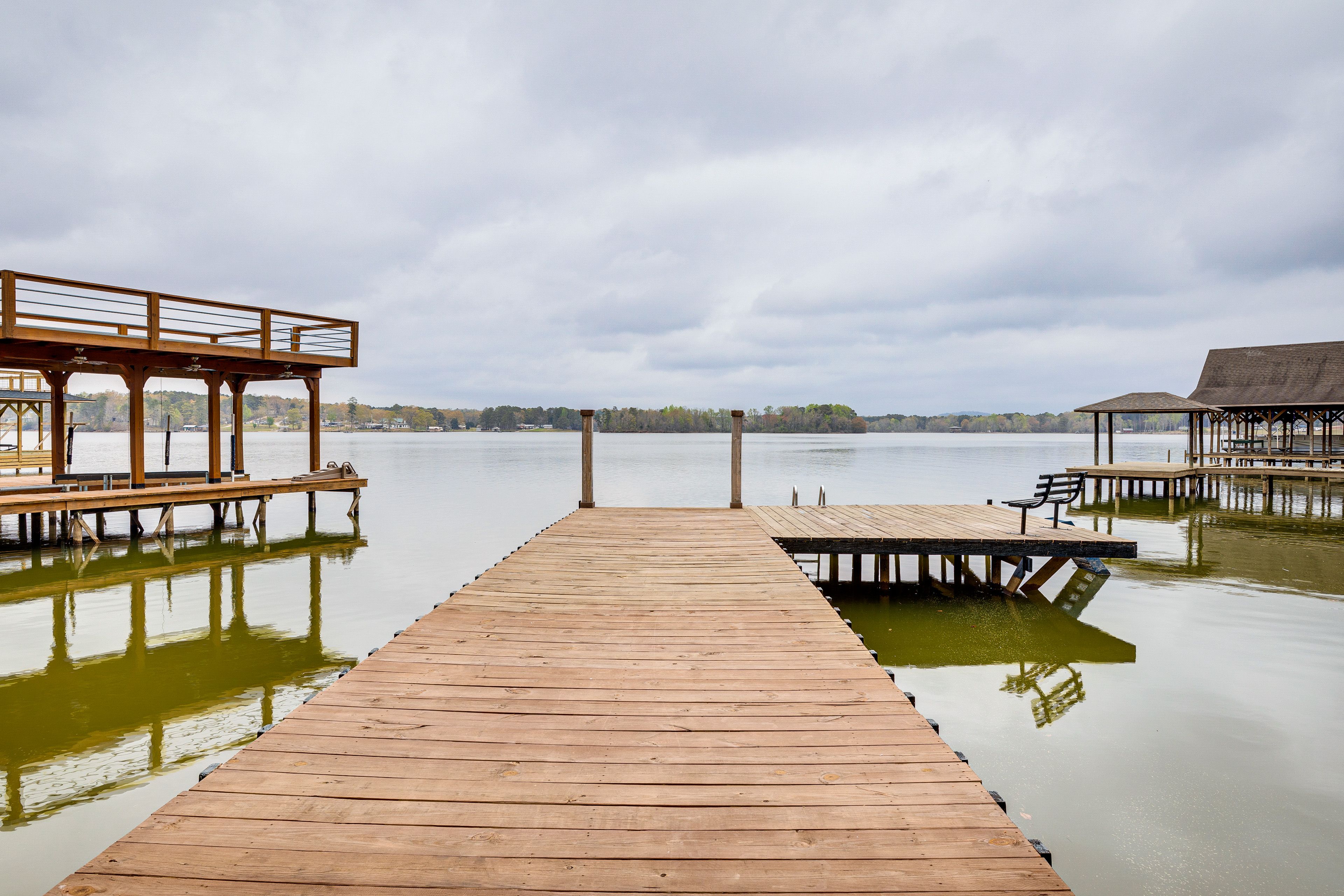 Leesburg Vacation Rental | 4BR | 2BA | 2,300 Sq Ft | Stairs Required
