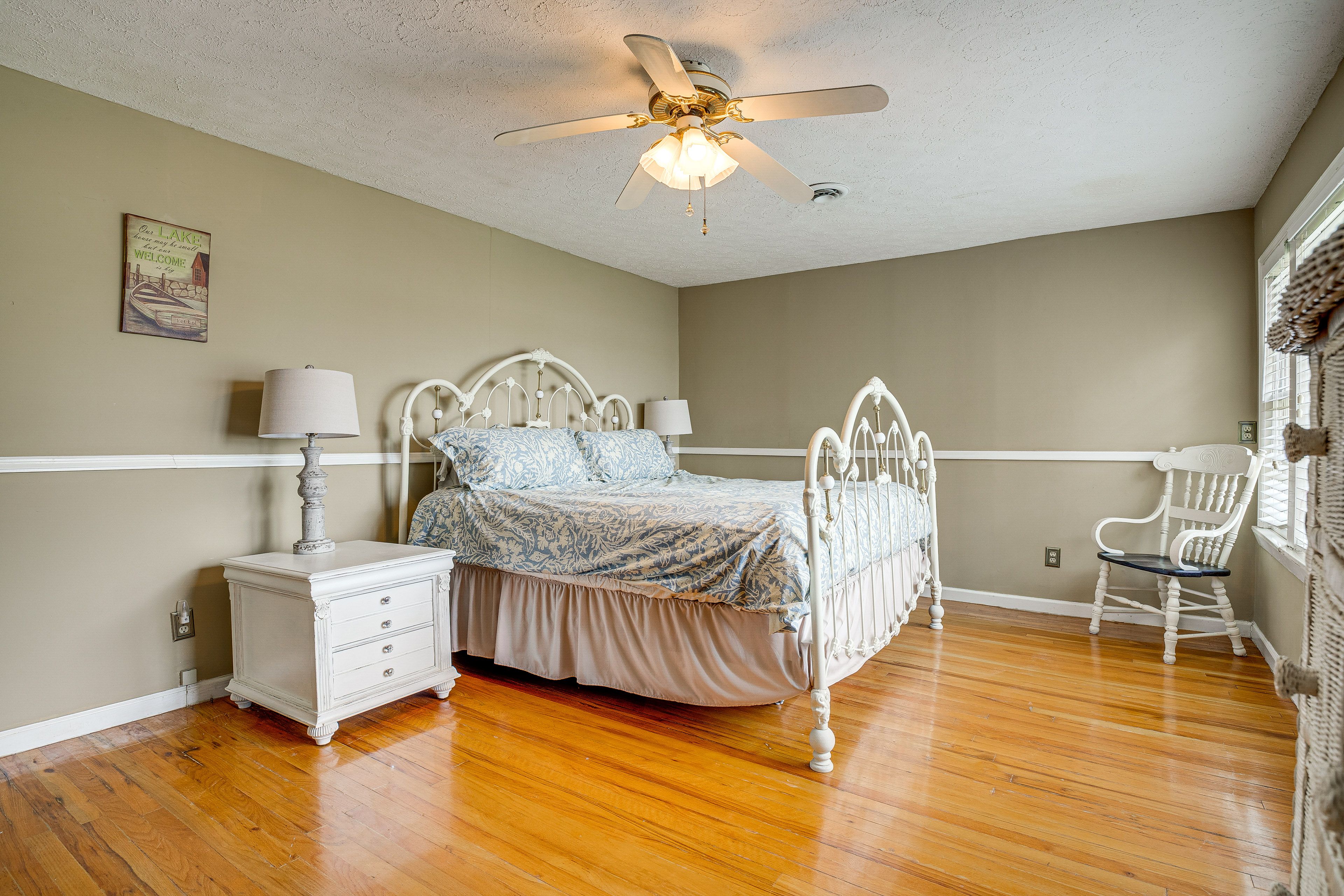 Bedroom 1 | King Bed | Linens Provided