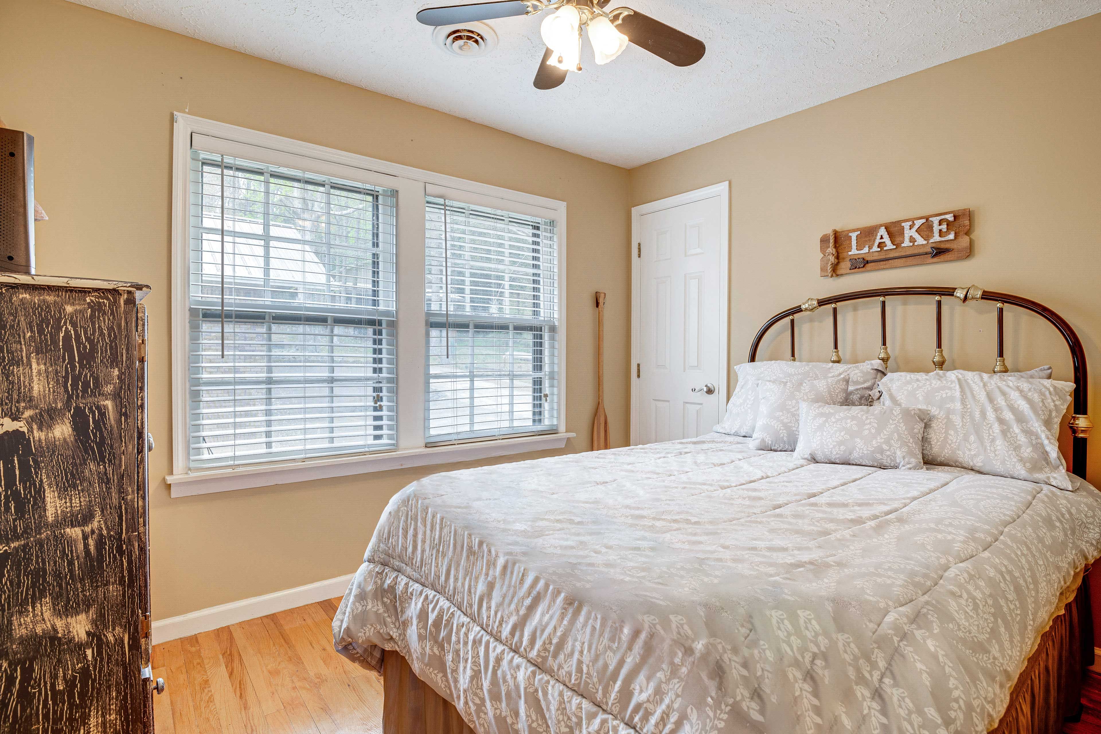 Bedroom 4 | Queen Bed