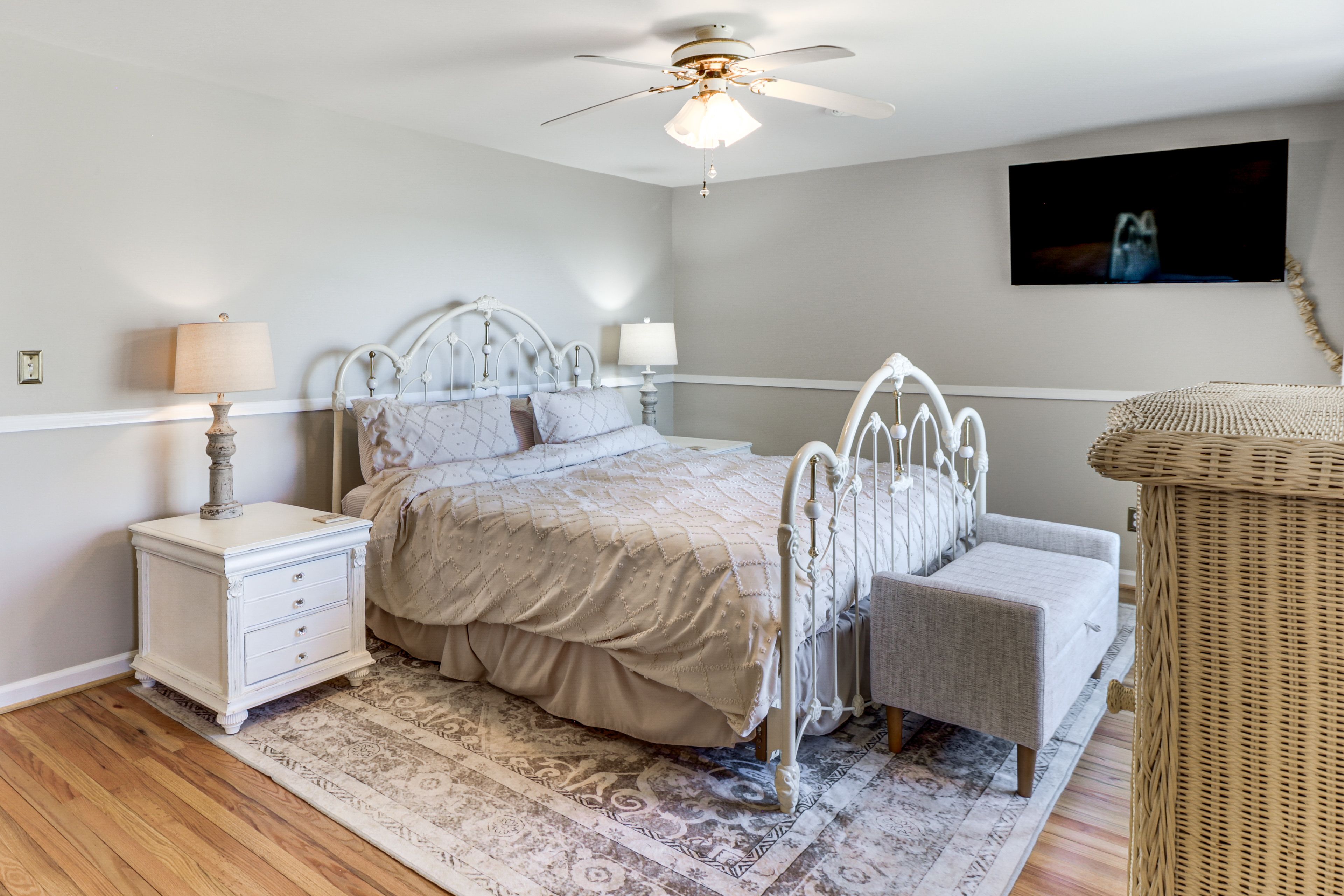 Bedroom 1 | King Bed | Linens Provided