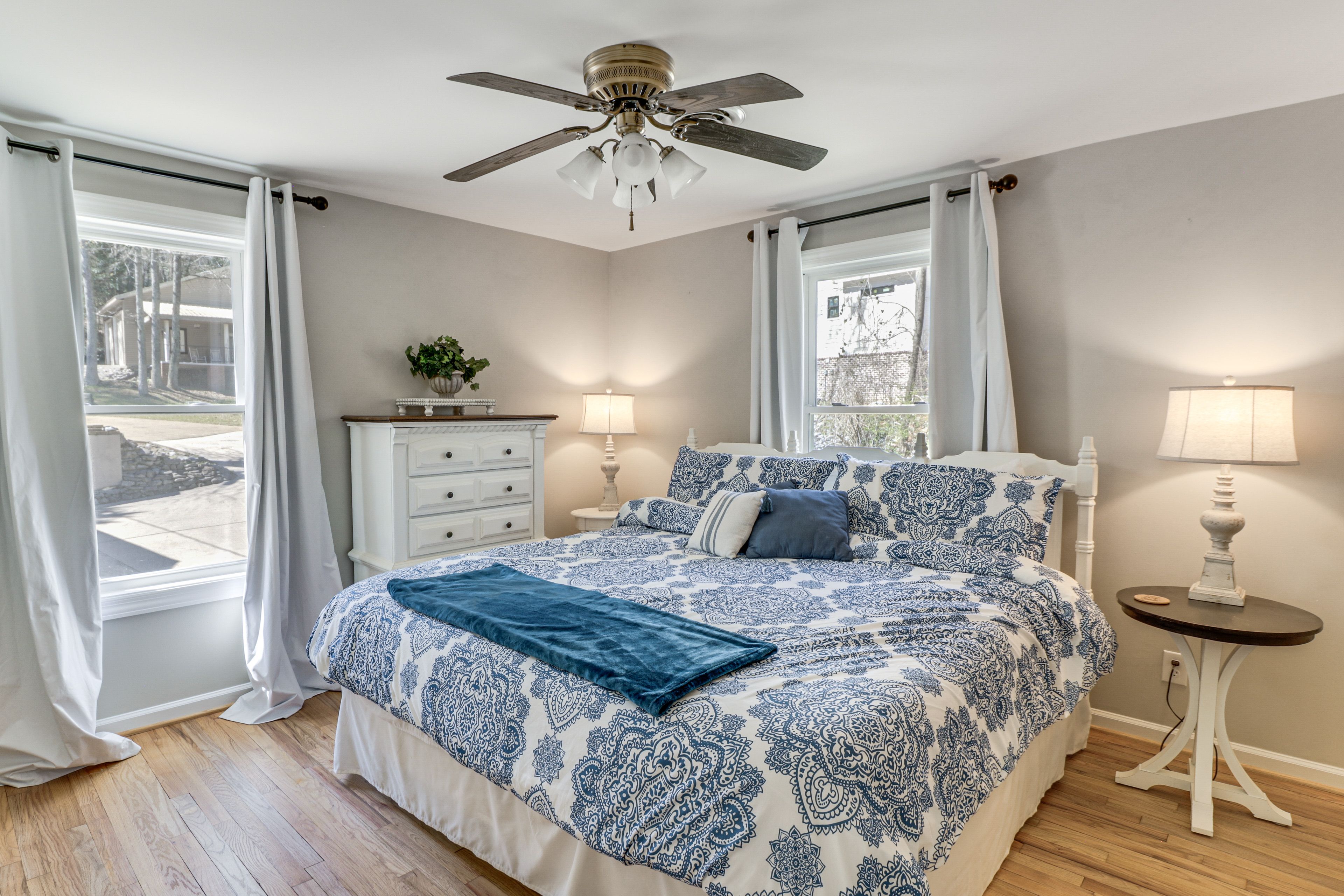 Bedroom 2 | King Bed