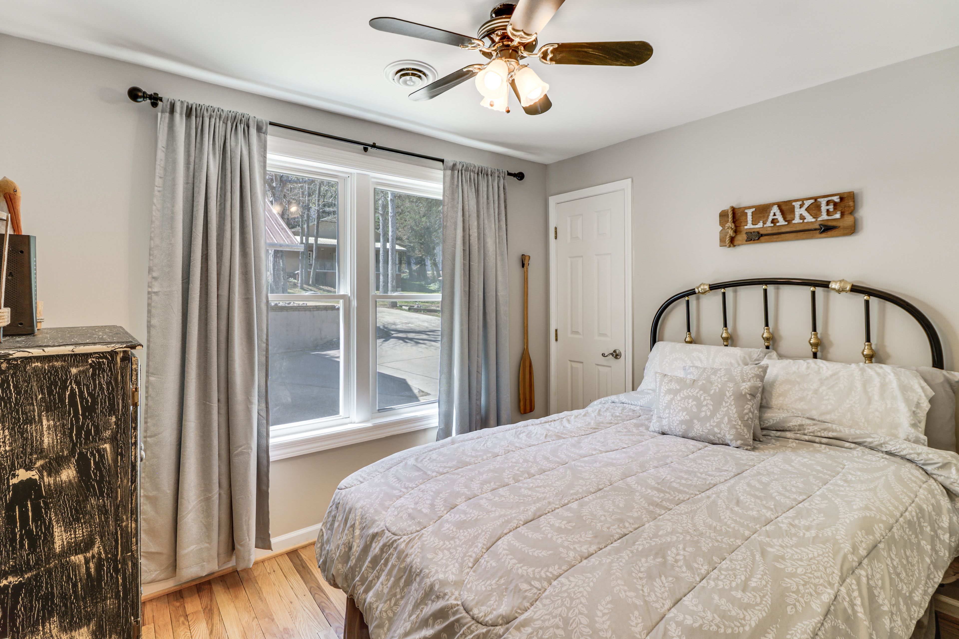 Bedroom 3 | Queen Bed