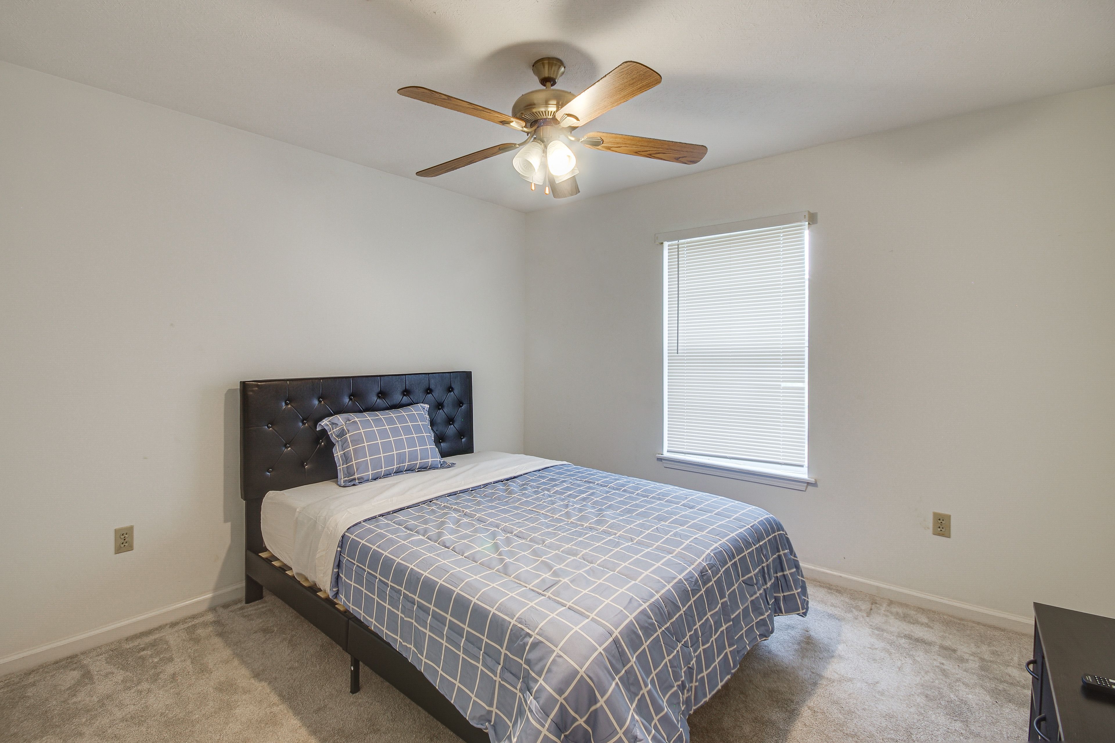 Bedroom 2 | Queen Bed