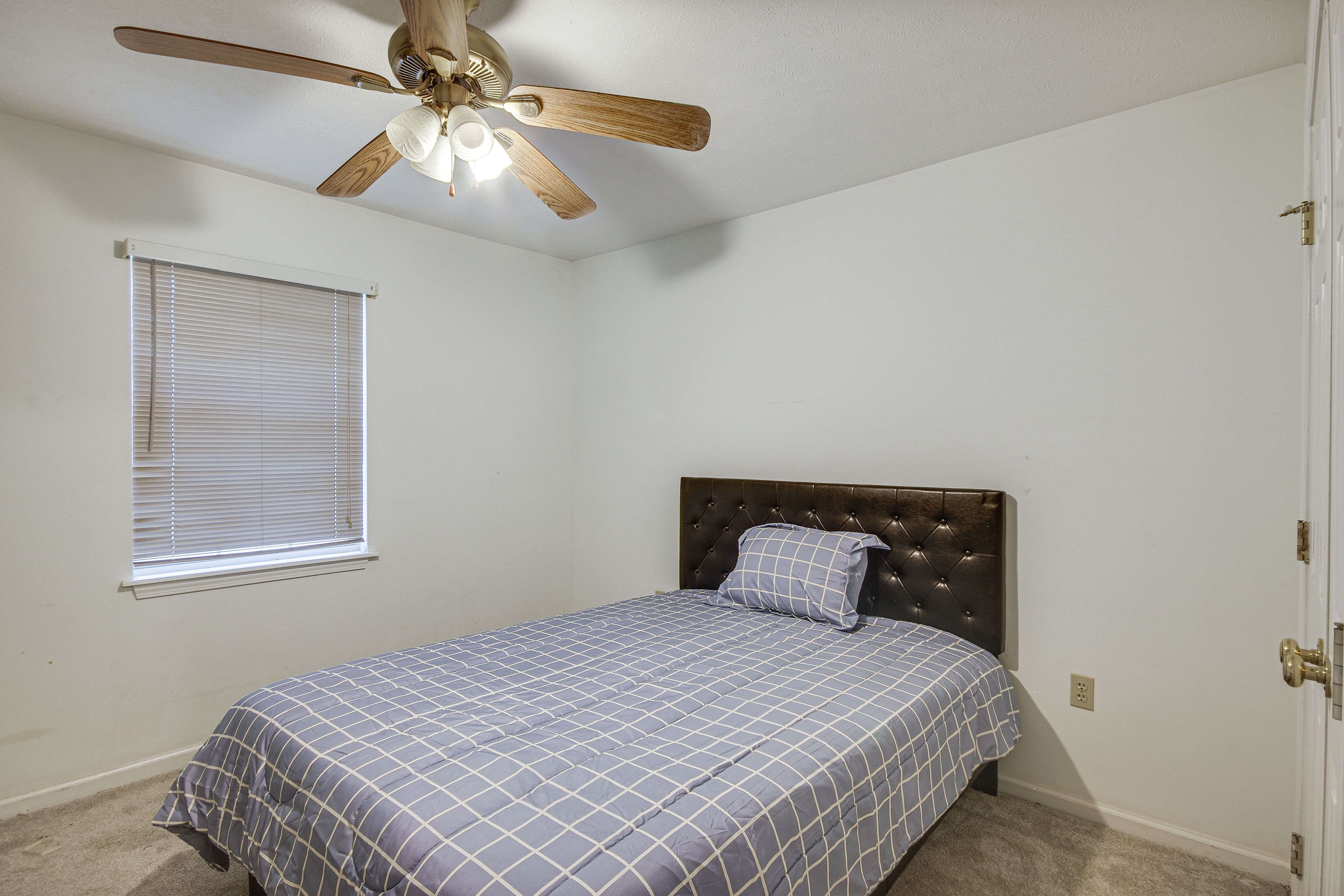 Bedroom 3 | Queen Bed