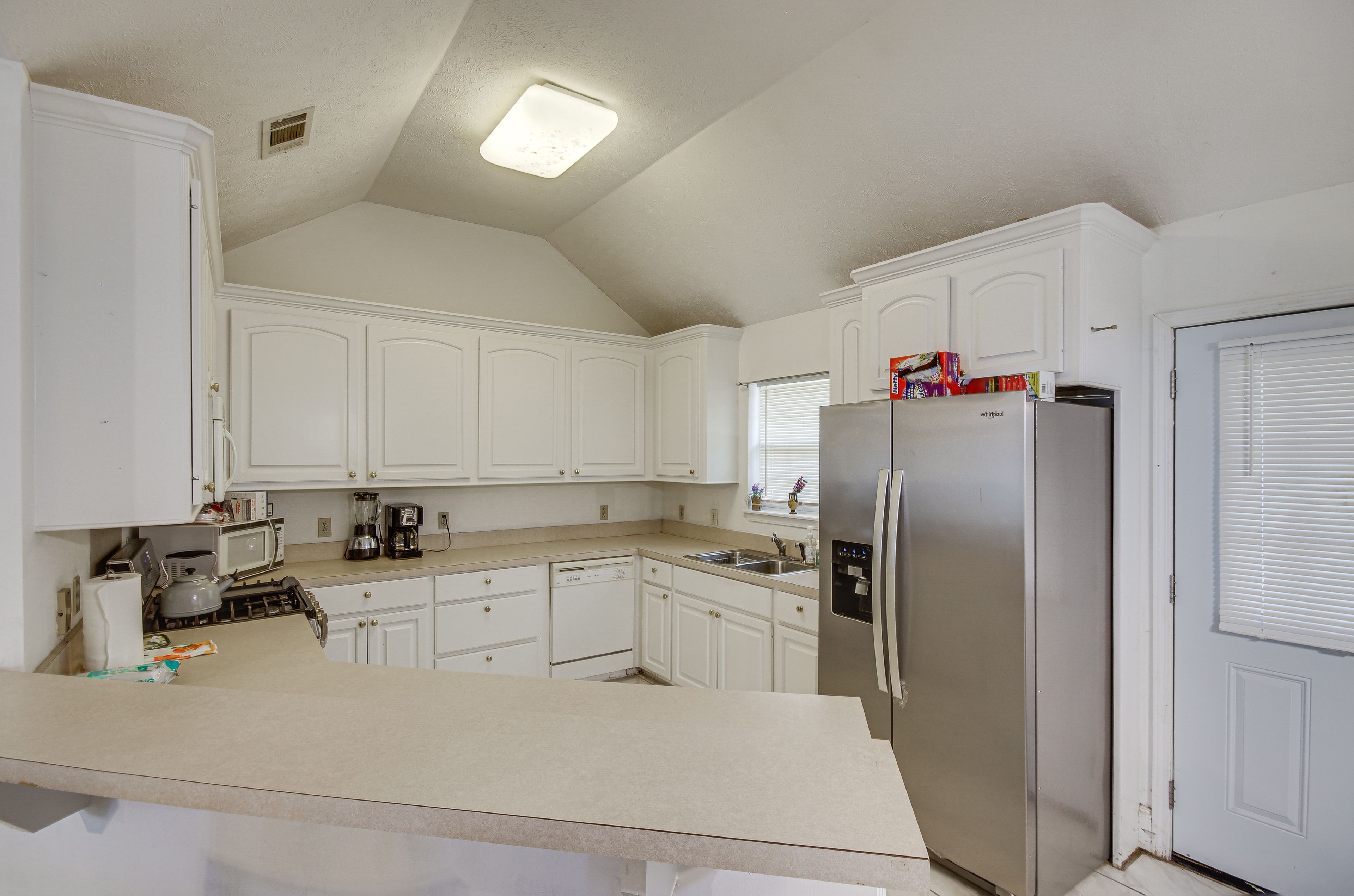 Kitchen | Cooking Basics | Coffee Maker | Paper Towels/Trash Bags Provided