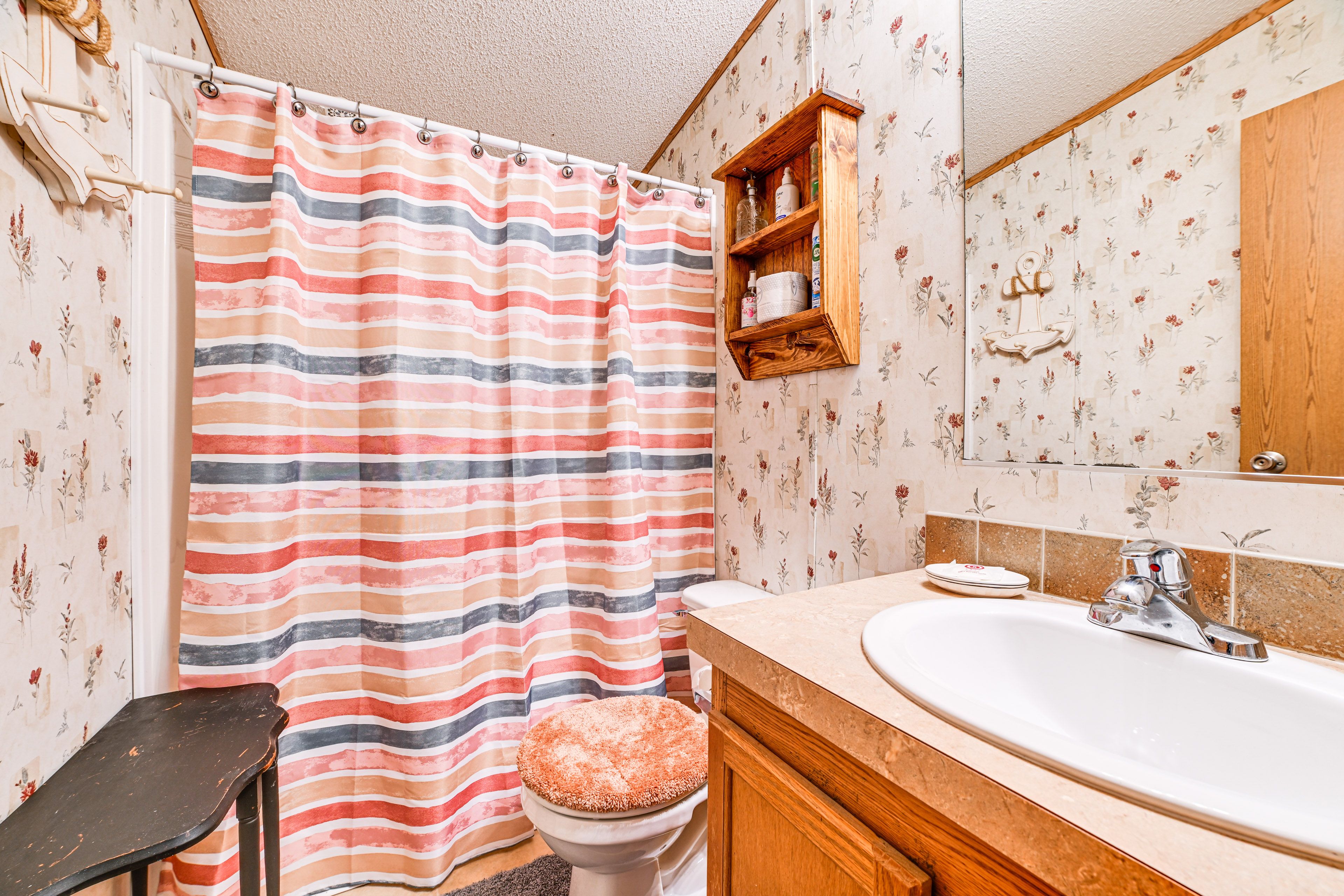 Full Bathroom | Complimentary Toiletries