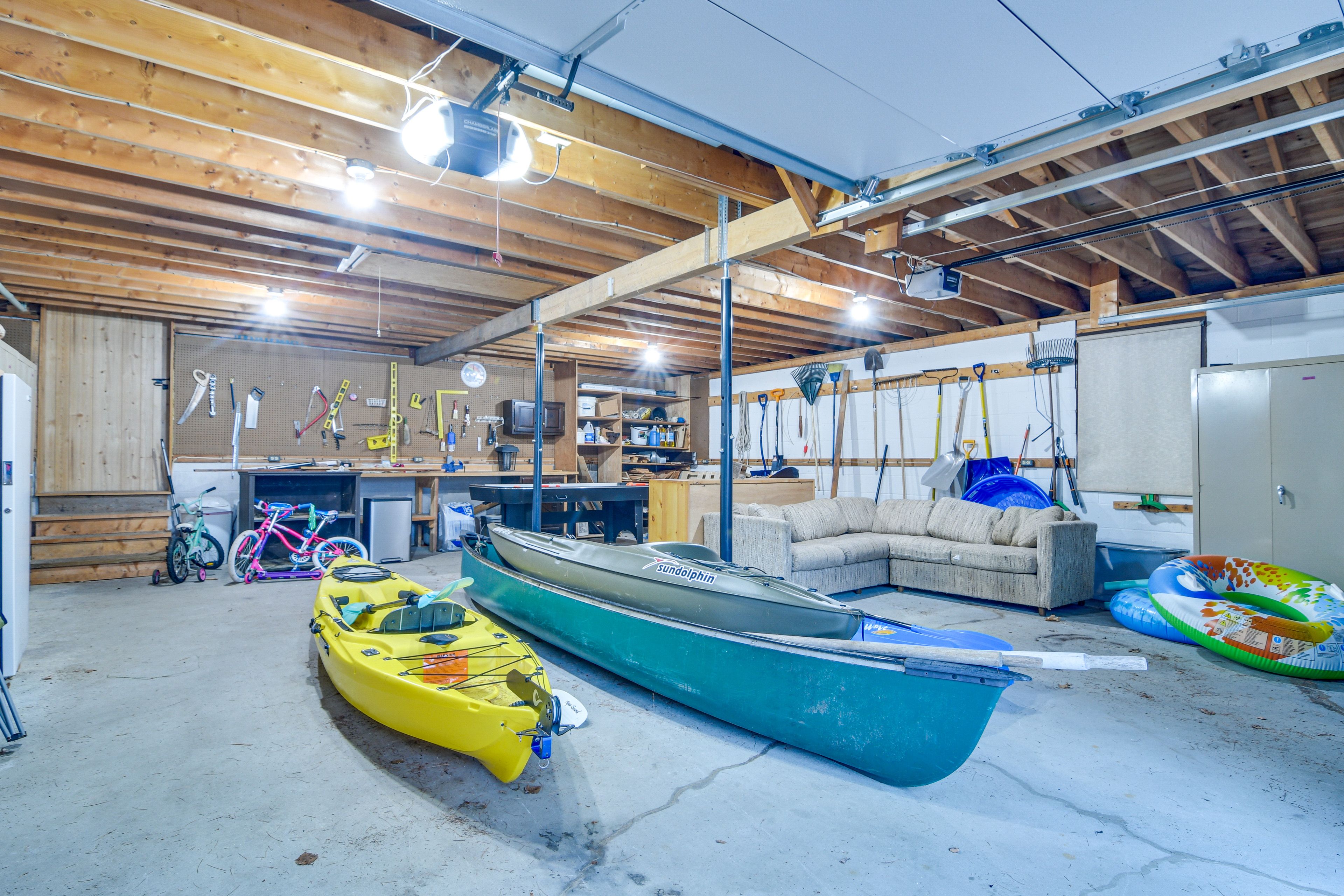 Garage | Parking for 1 Vehicle | Canoe & Kayaks Provided