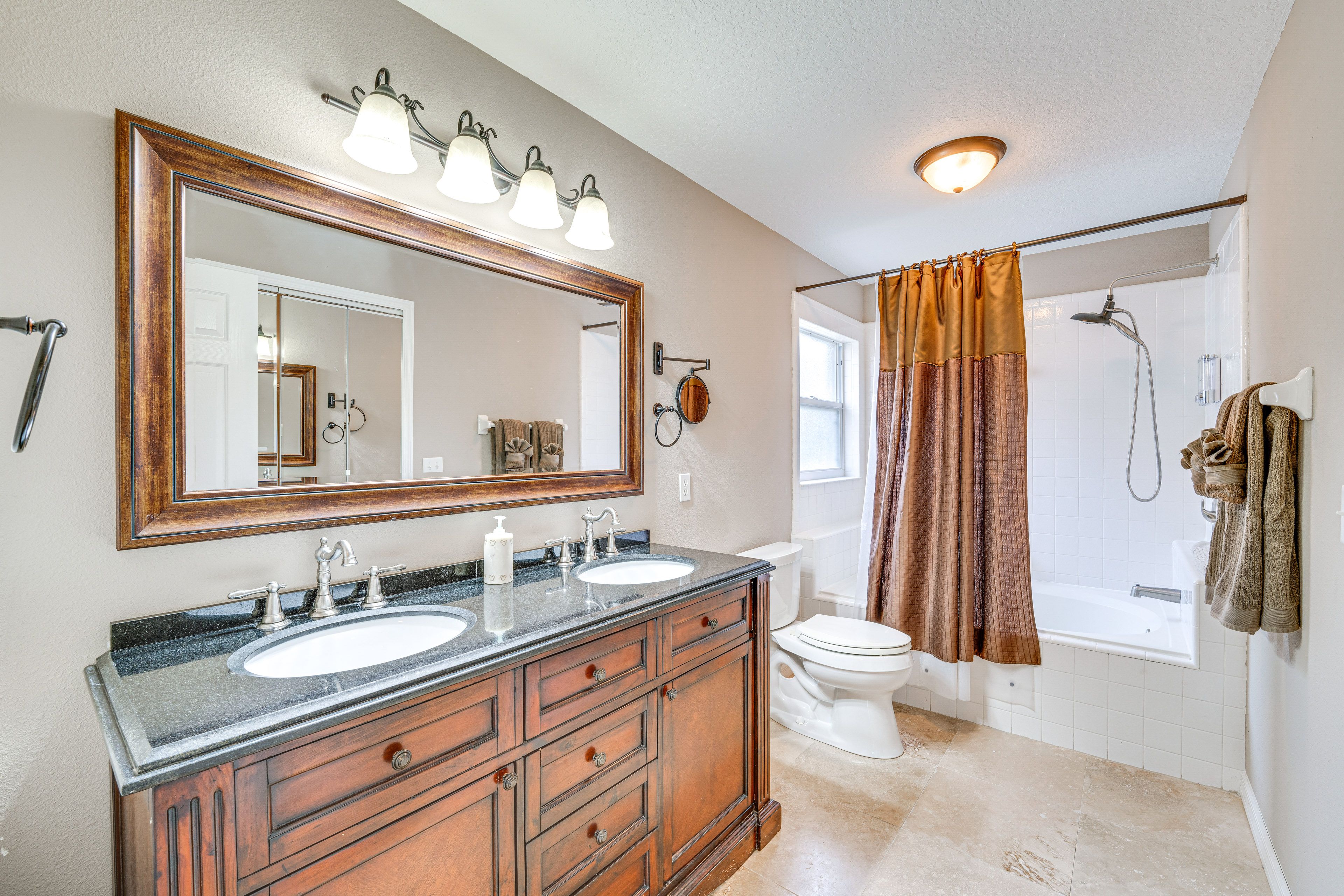 En-Suite Bathroom | 1st Floor | Complimentary Toiletries